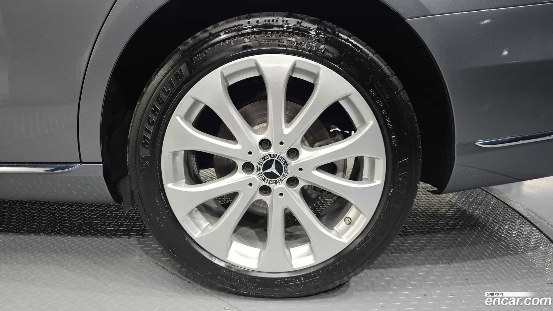 E-Class Mercedes-Benz 2019.0-OUTER-031