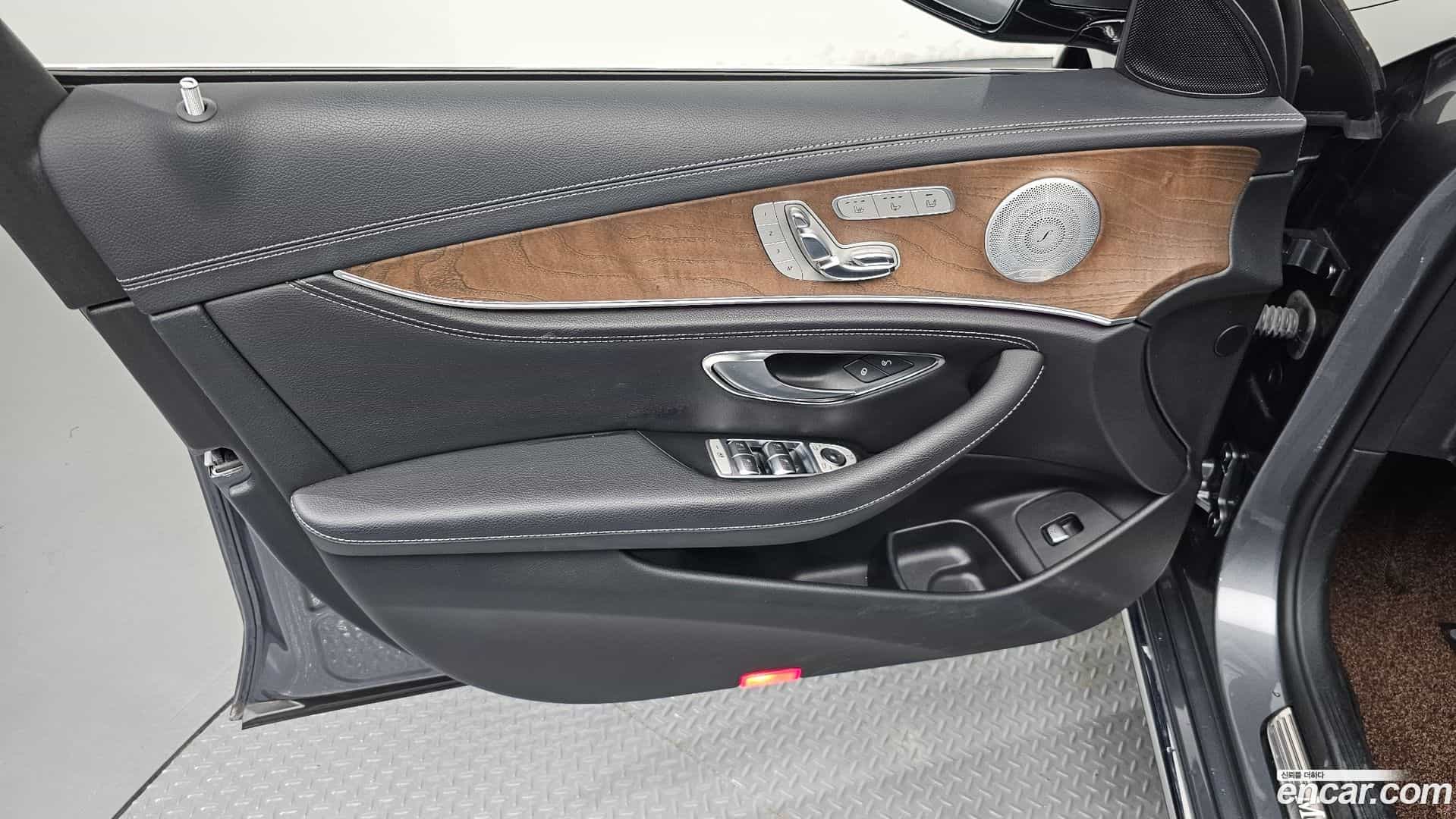 E-Class Mercedes-Benz 2019.0-INNER-034