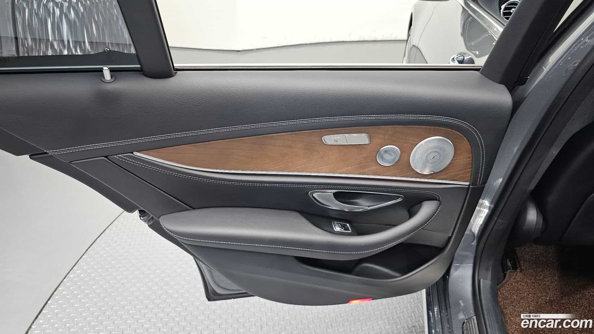 E-Class Mercedes-Benz 2019.0-INNER-035