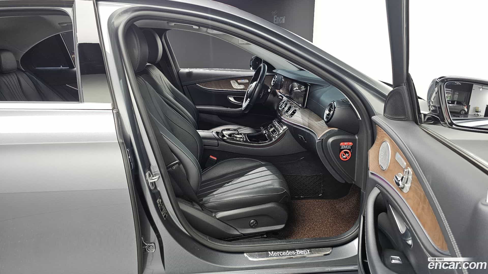 E-Class Mercedes-Benz 2019.0-INNER-036