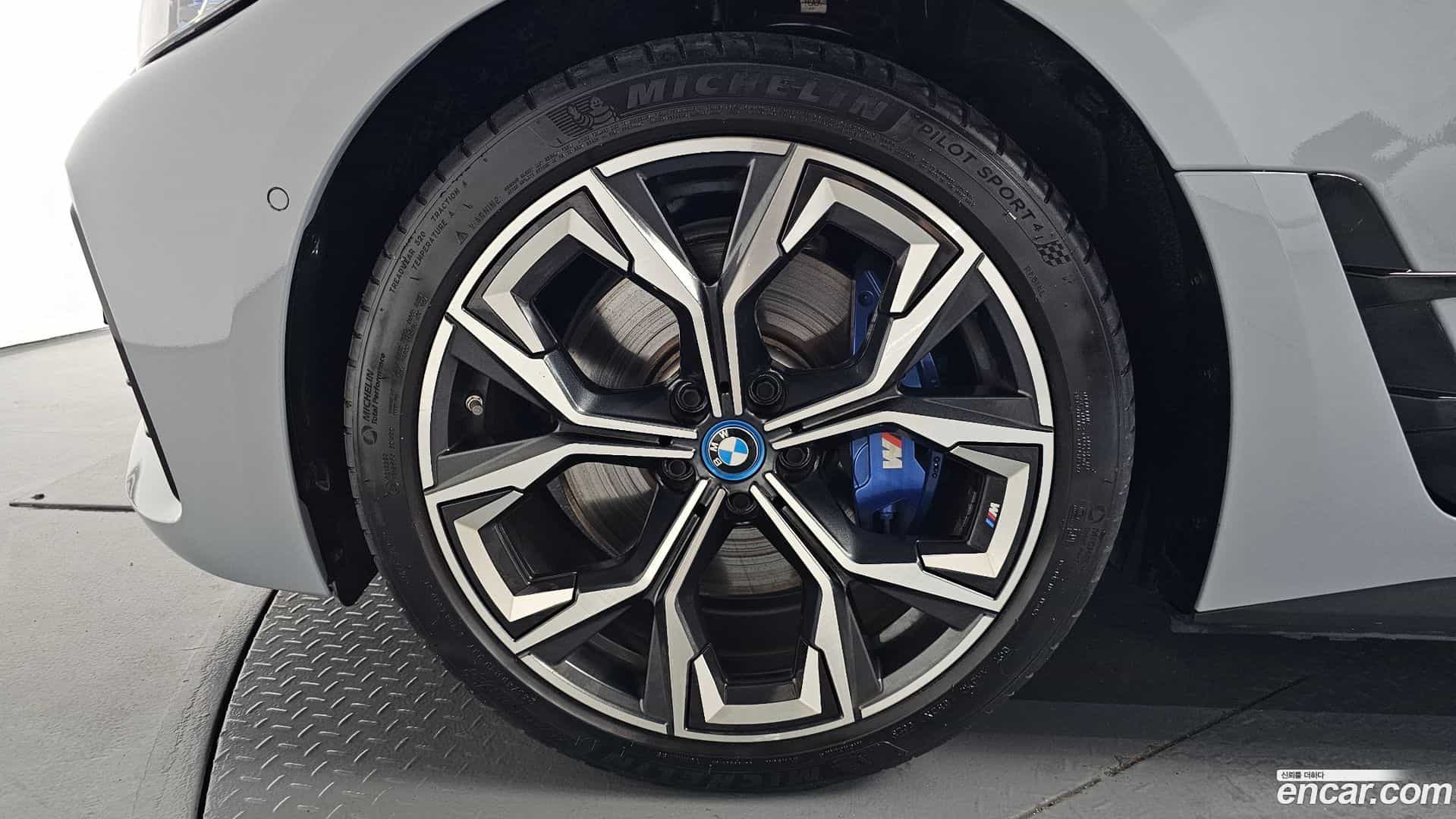 i4 BMW 2023.6-OUTER-005