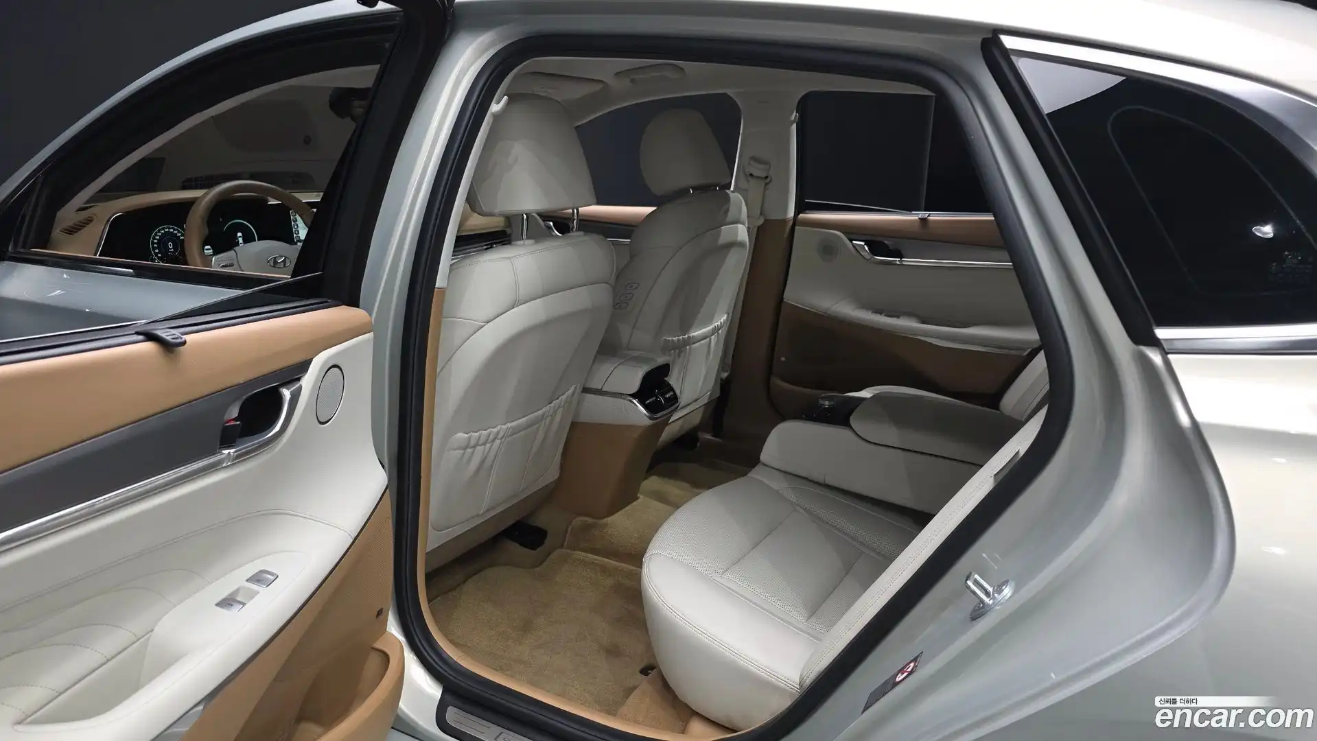 Grandeur Hyundai 2022.6-OPTION-015