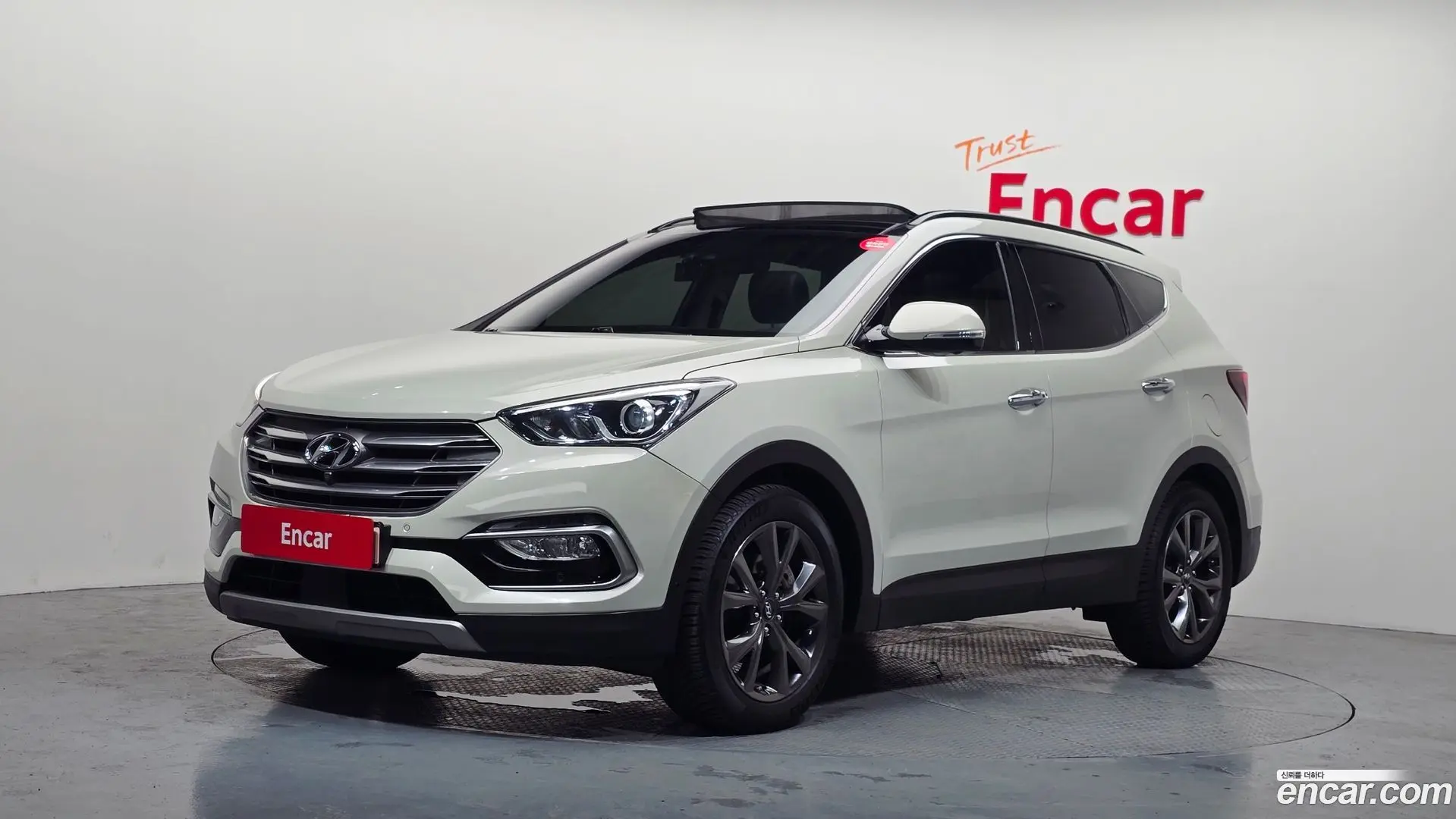 Main__Slider__Photo:Santafe Hyundai 2016.4-0