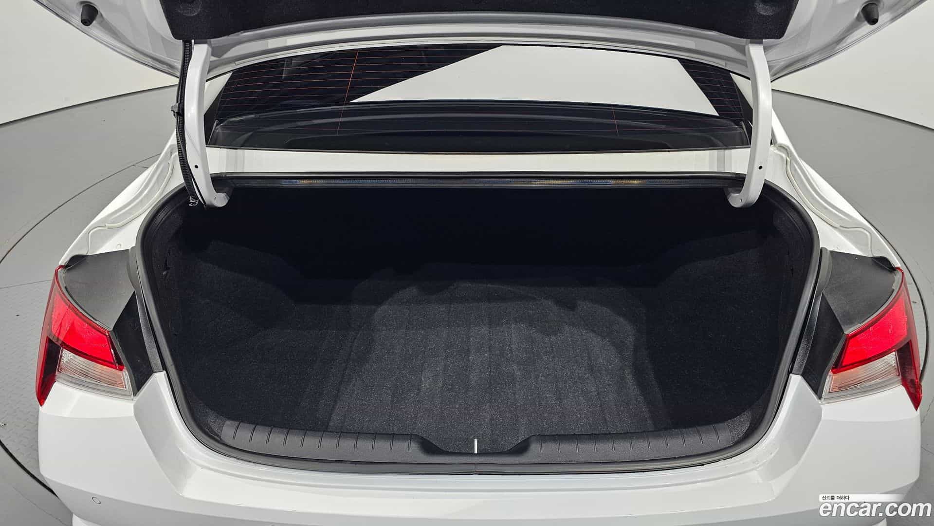 AVANTE Hyundai 2023.0-OPTION-024