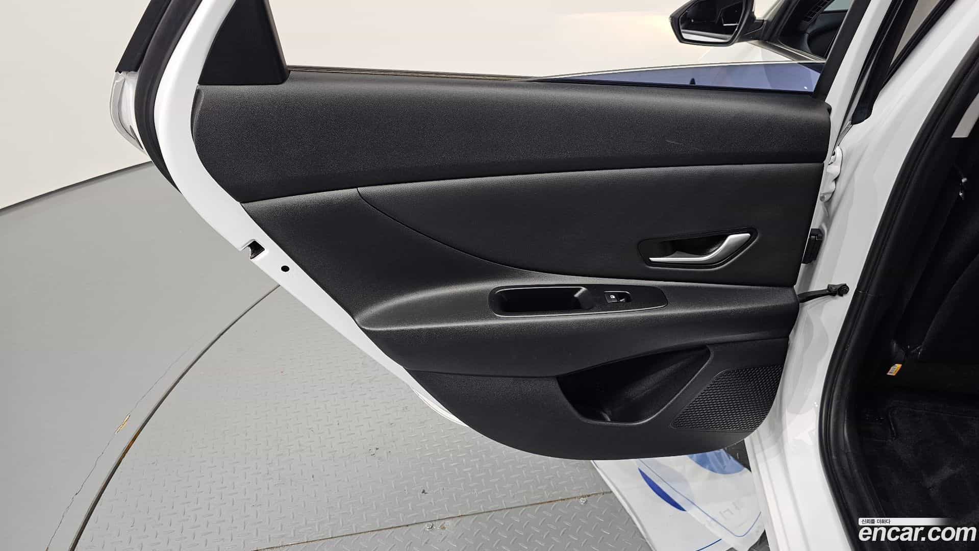 AVANTE Hyundai 2023.0-INNER-035