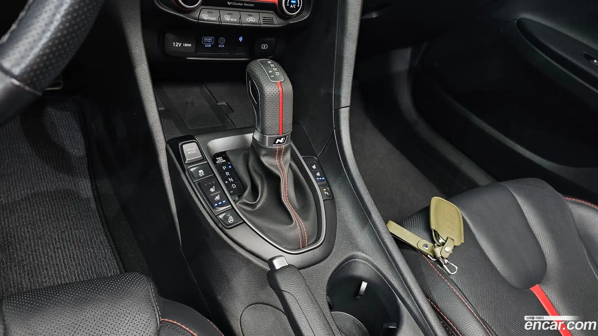 Veloster Hyundai 2019.11-INNER-009