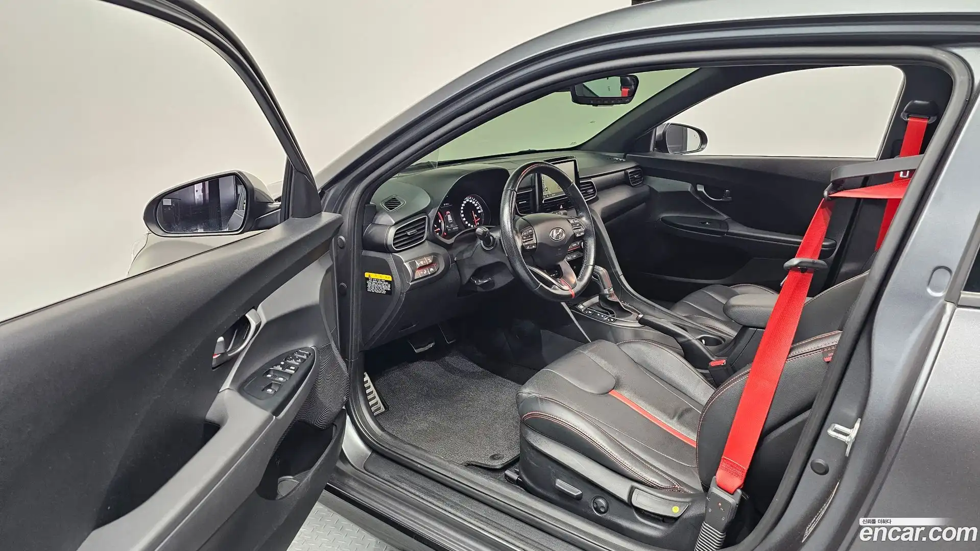 Veloster Hyundai 2019.11-INNER-010