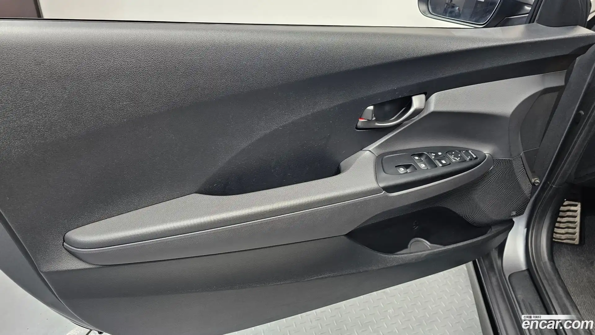 Veloster Hyundai 2019.11-INNER-034