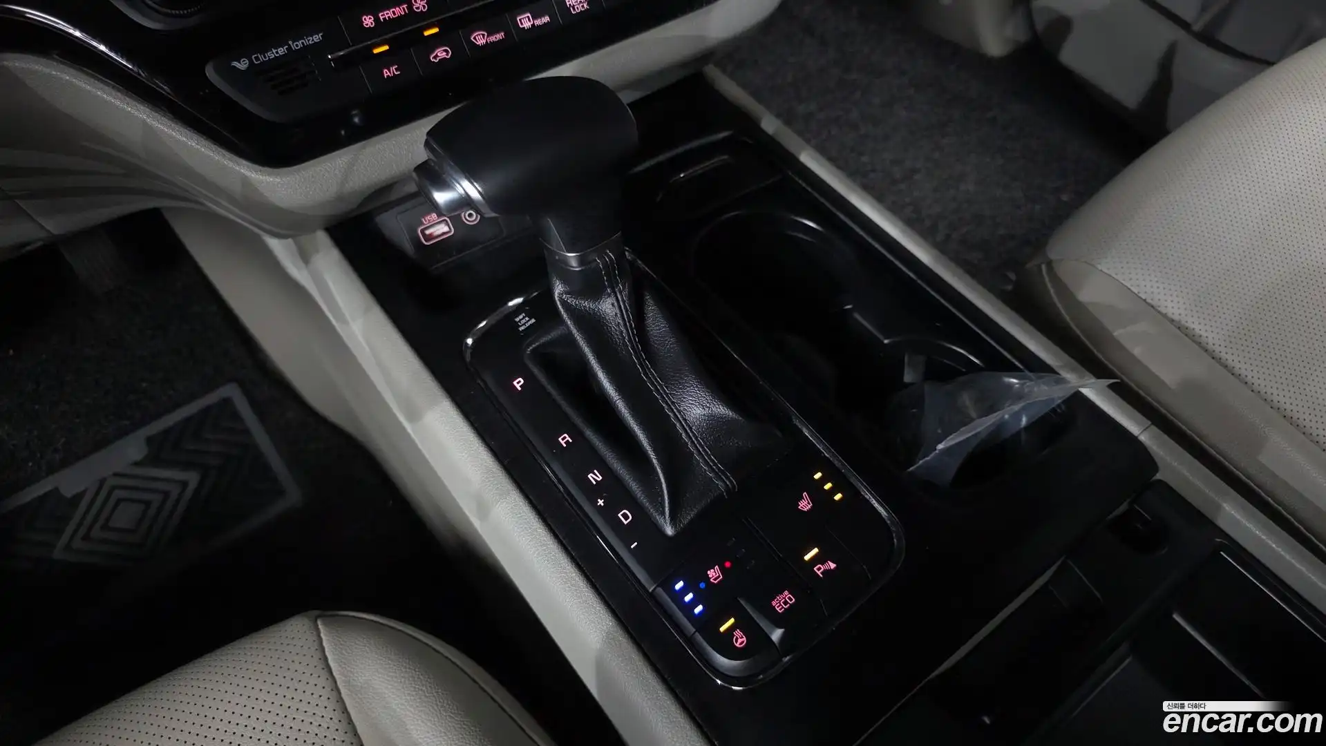 Canival Kia 2018.1-INNER-009