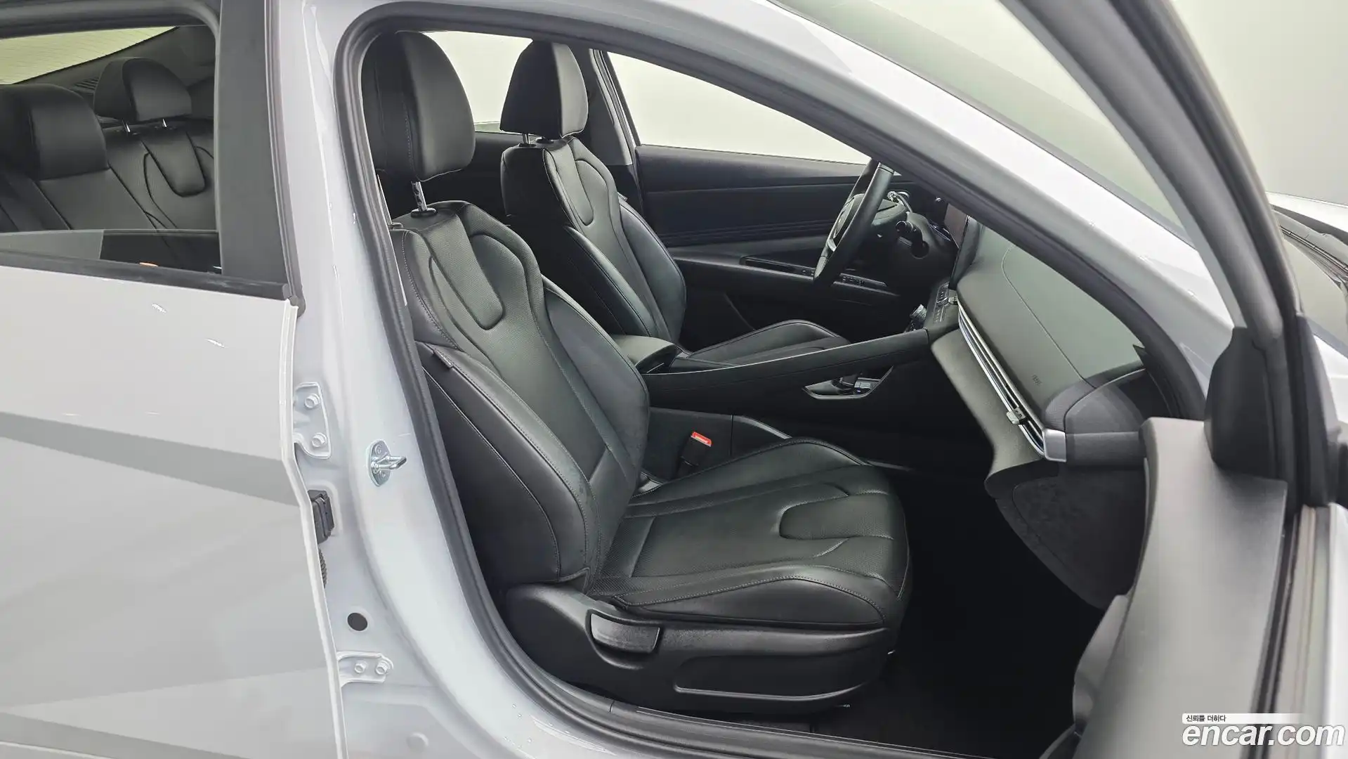 AVANTE Hyundai 2024.6-OPTION-016