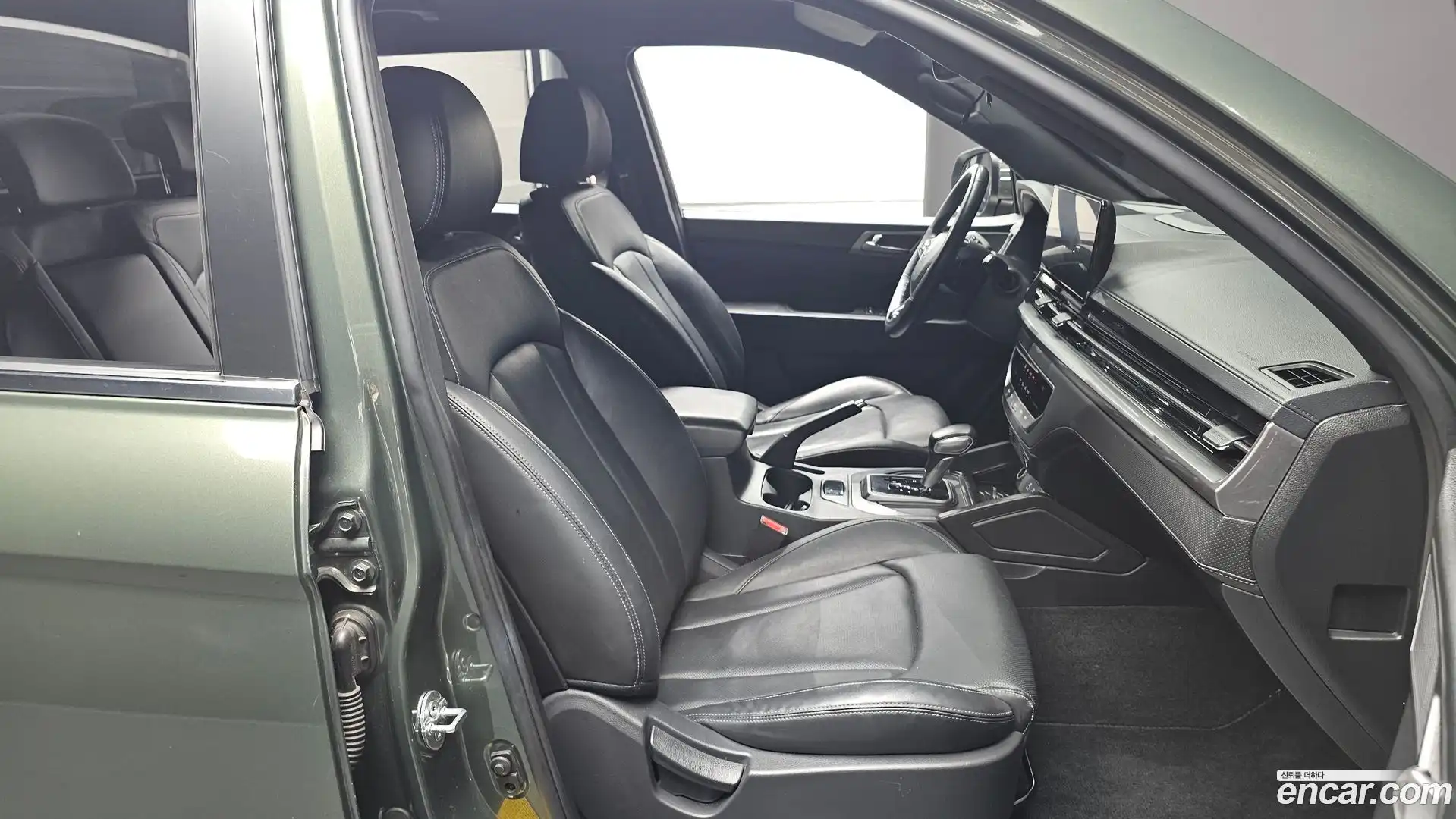 Rexton KG Mobility 2023.6-INNER-010