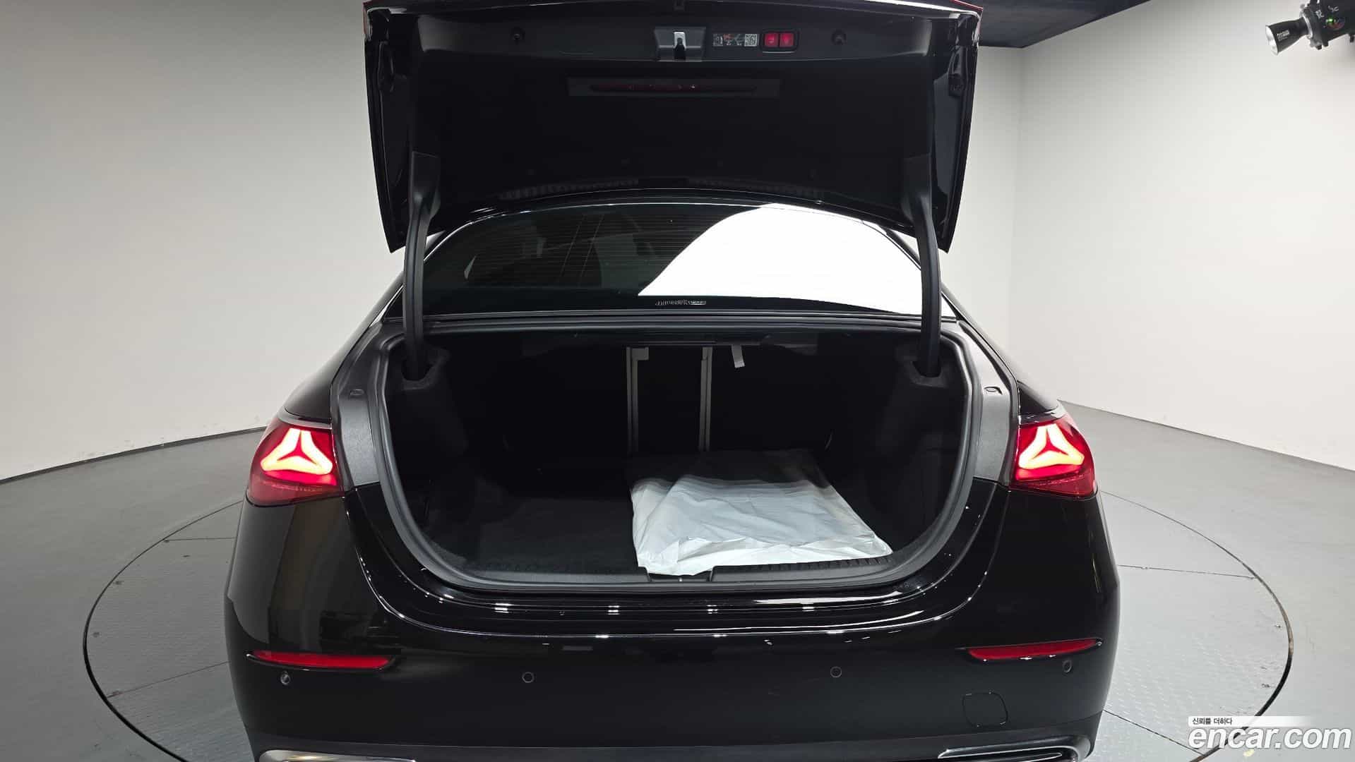 E-Class Mercedes-Benz 2024.10-OPTION-024