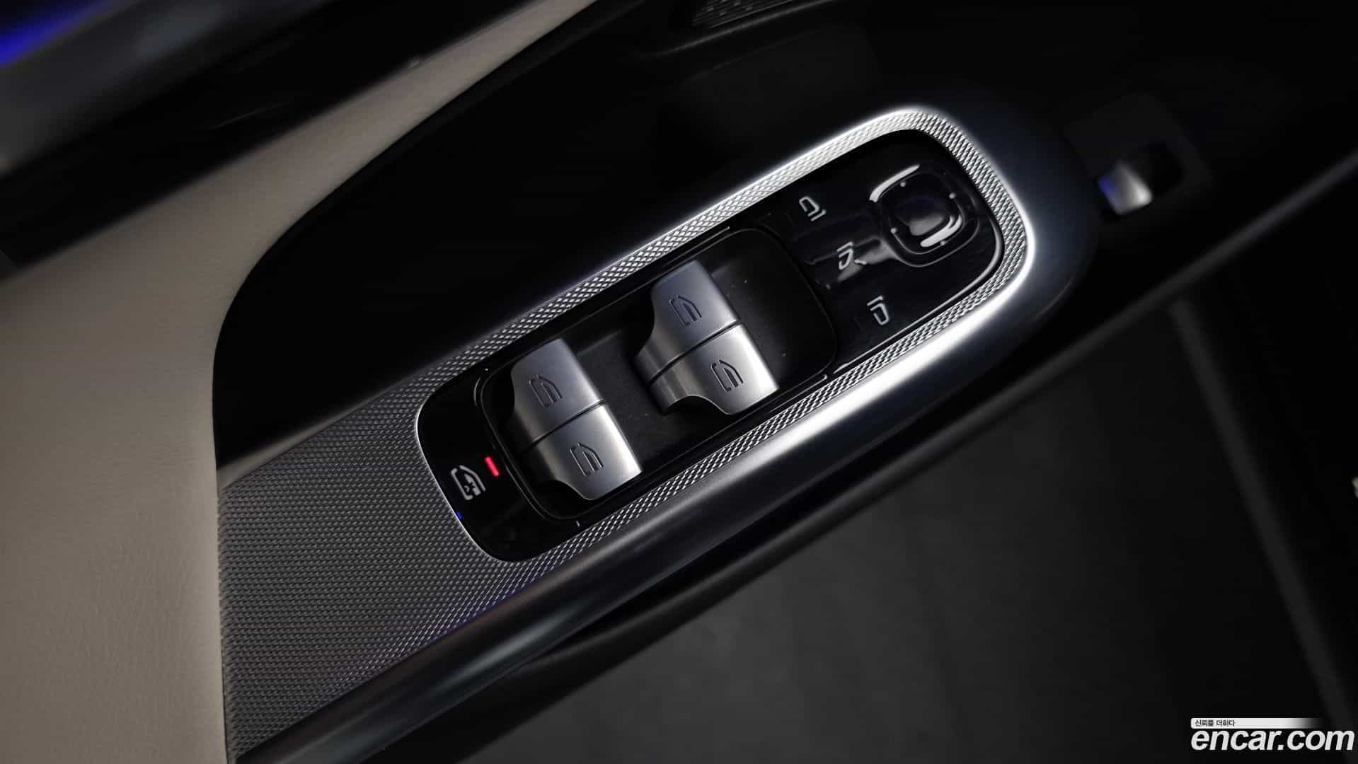 E-Class Mercedes-Benz 2024.10-OPTION-044