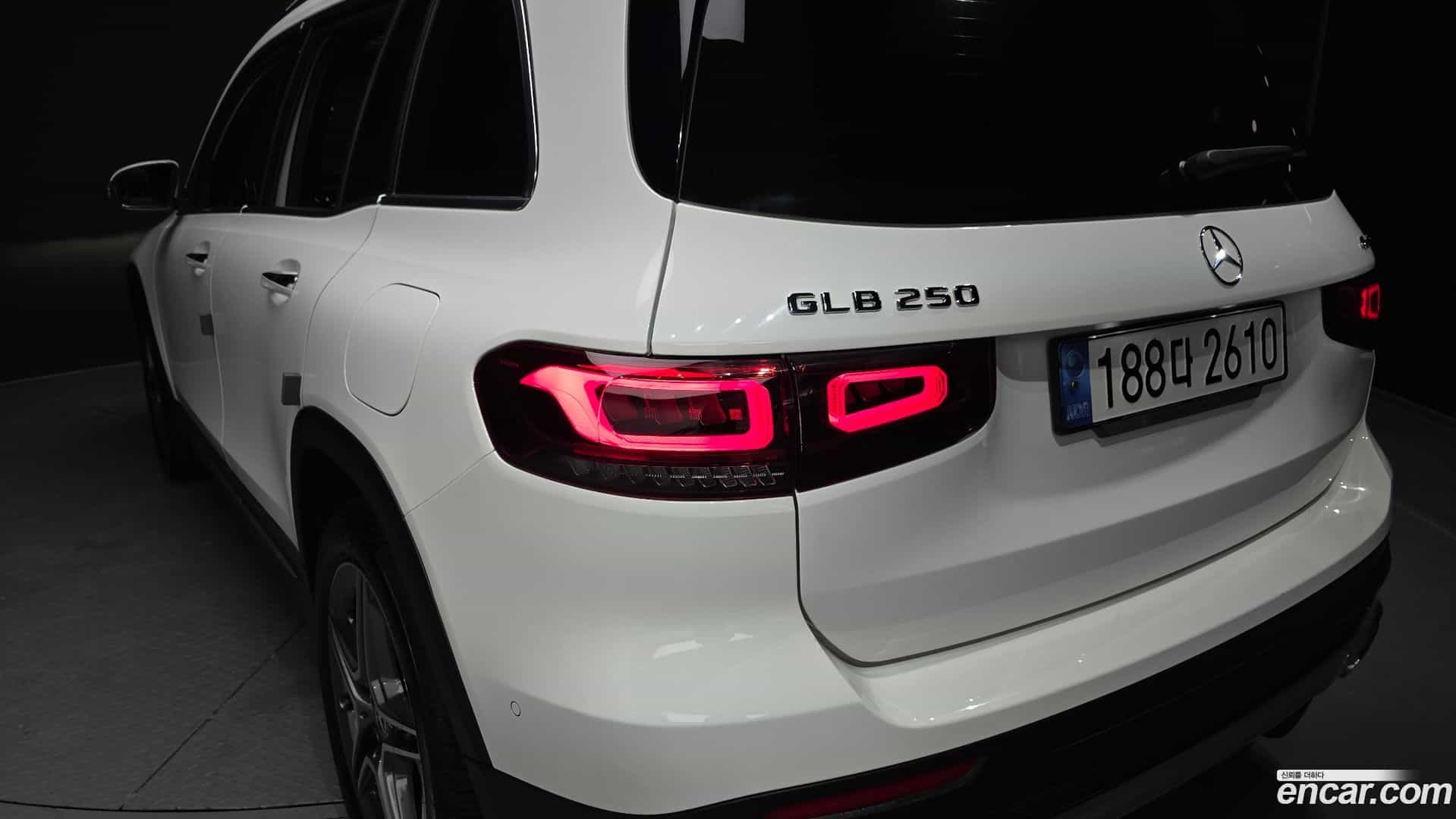 GLB-Class Mercedes-Benz 2022.6-OUTER-033