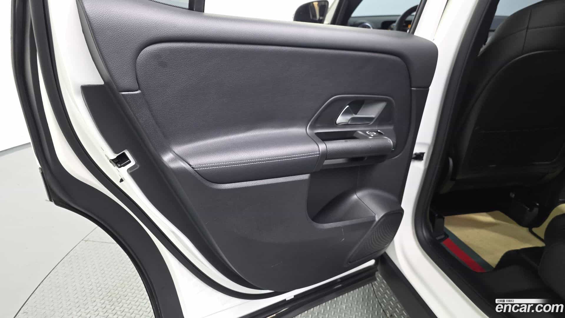 GLB-Class Mercedes-Benz 2021.7-INNER-035