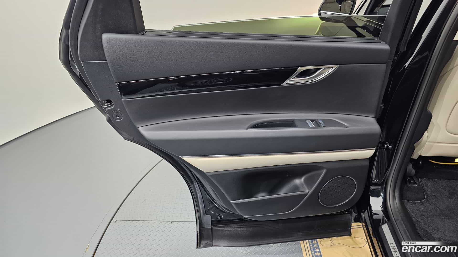 GV80 Genesis 2023.2-INNER-035