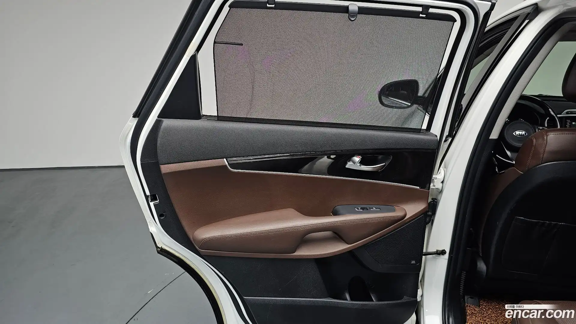 Sorento Kia 2017.6-INNER-035
