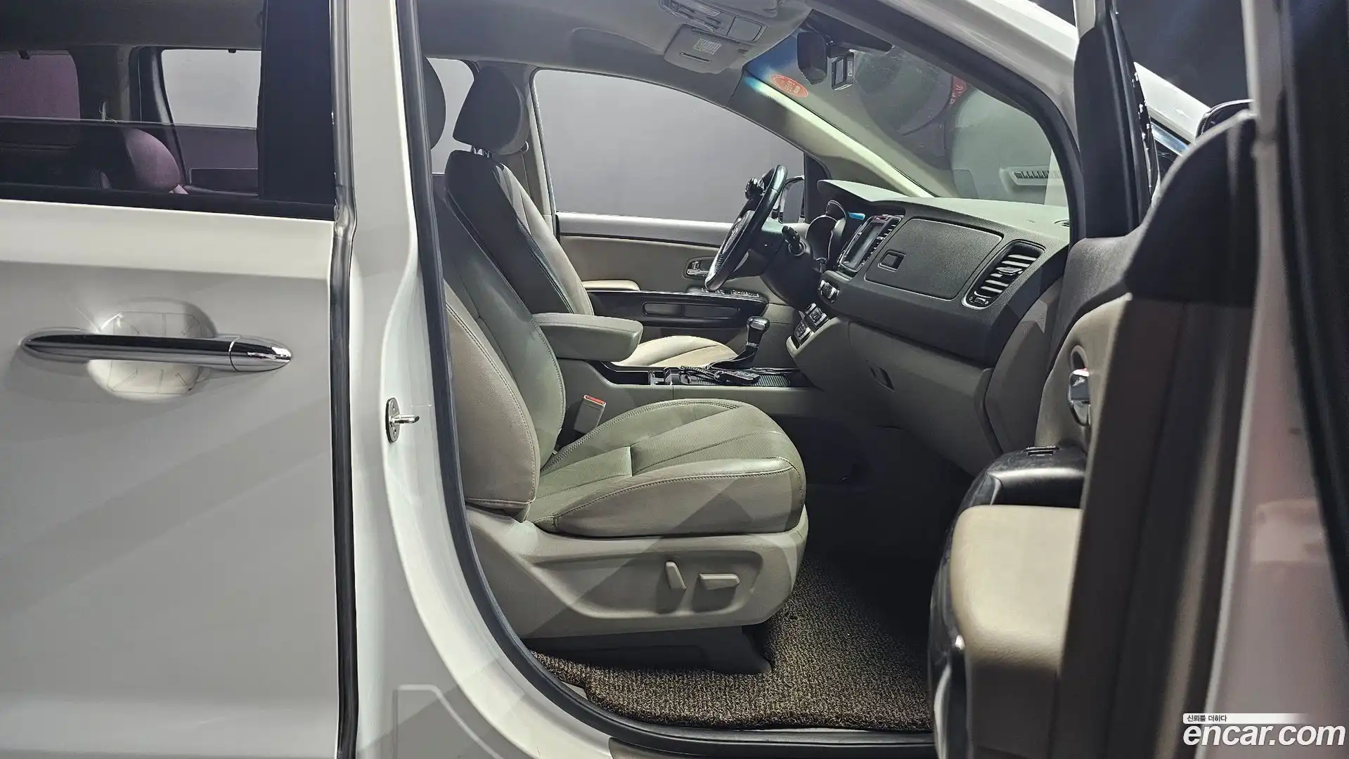 Canival Kia 2017.8-INNER-036