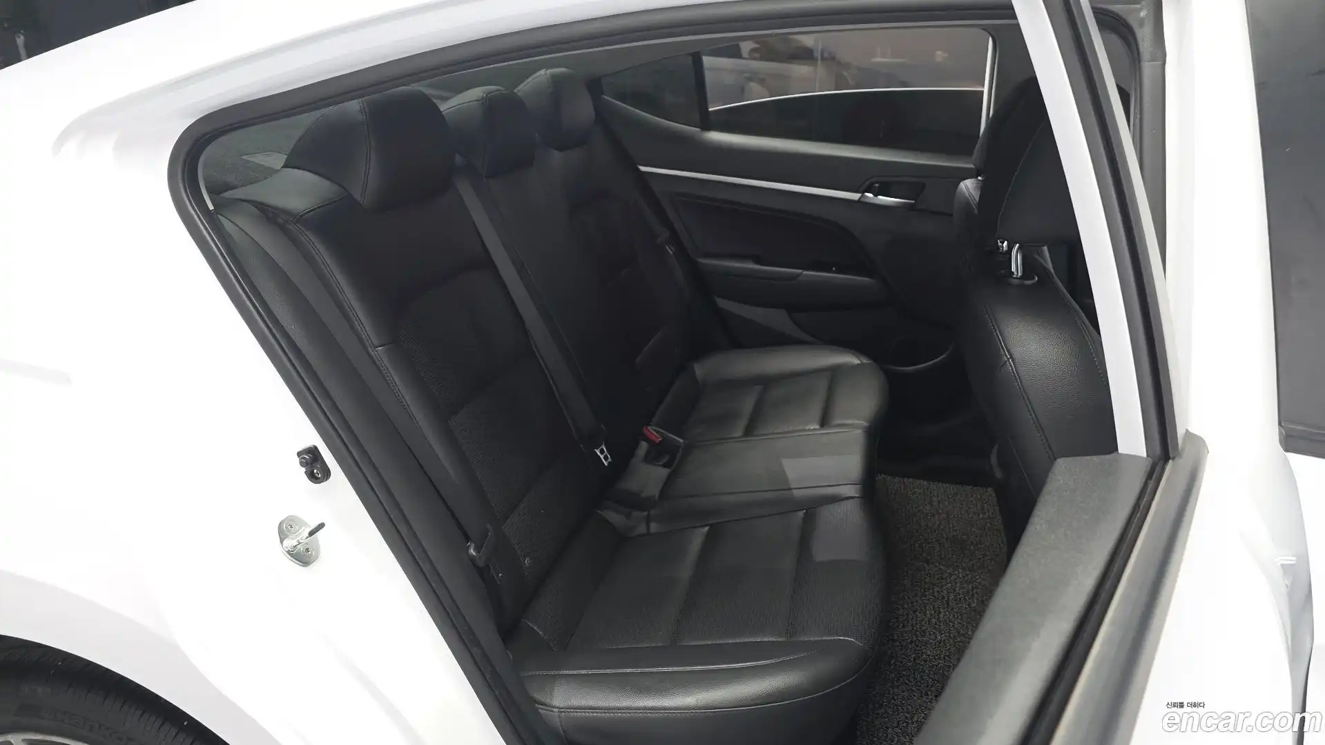 AVANTE Hyundai 2019.11-OPTION-015