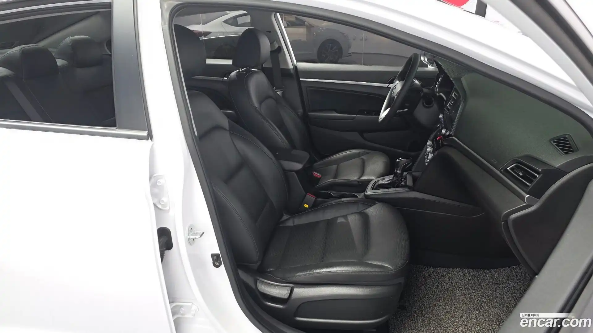 AVANTE Hyundai 2019.11-INNER-036