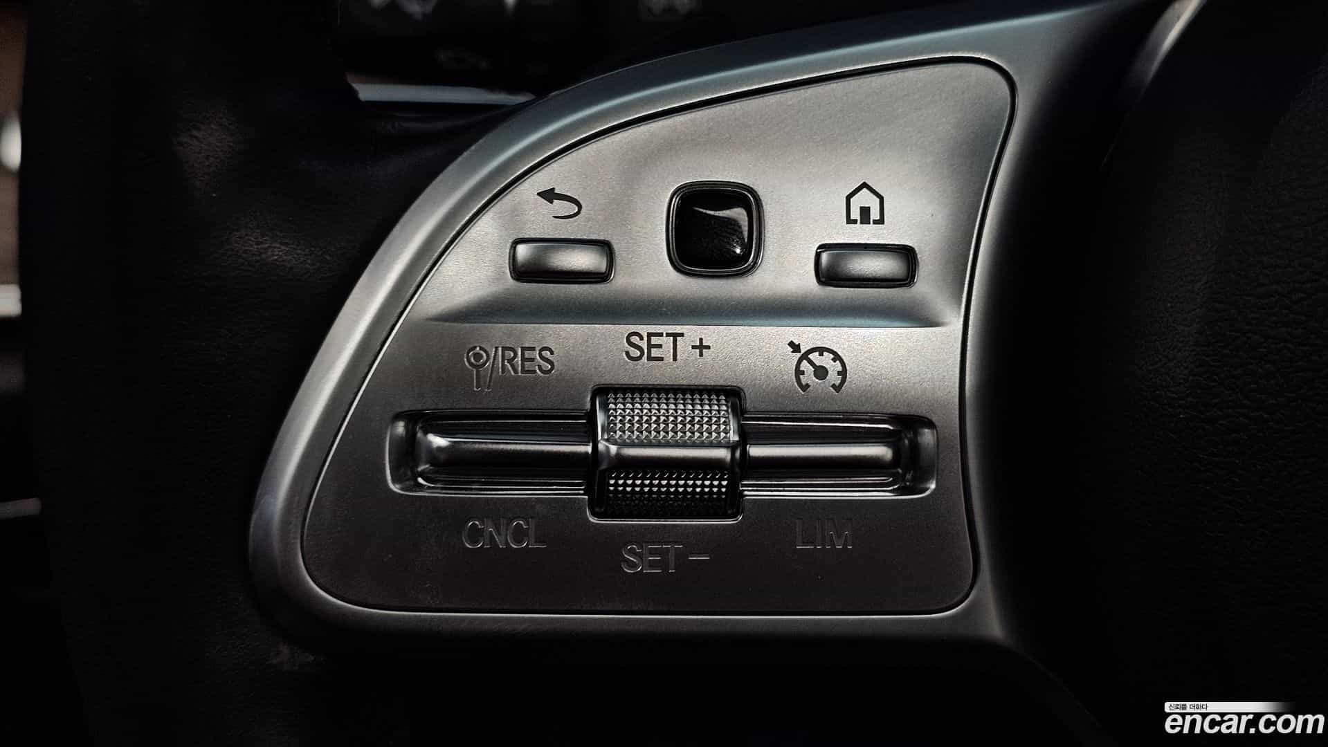 E-Class Mercedes-Benz 2019.8-OPTION-021