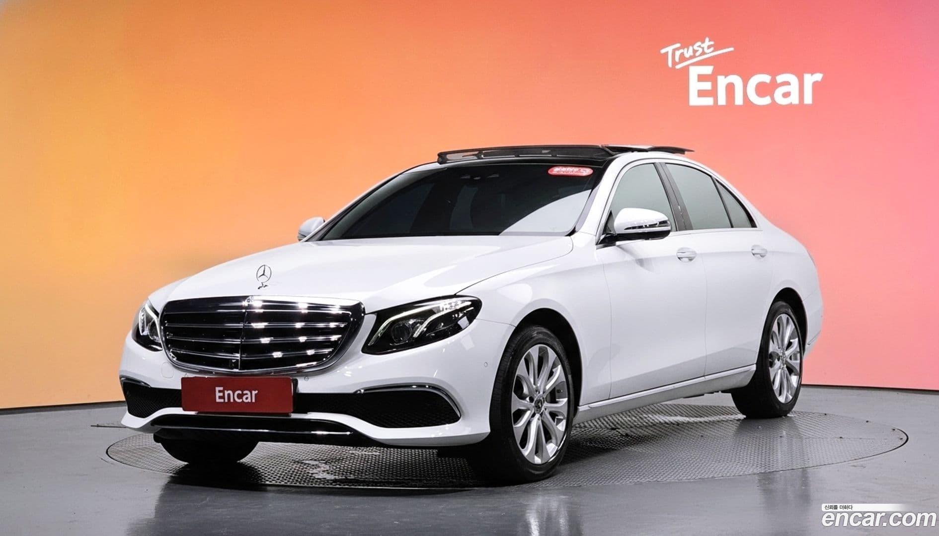 Main__Slider__Photo:E-Class Mercedes-Benz 2019.8-0