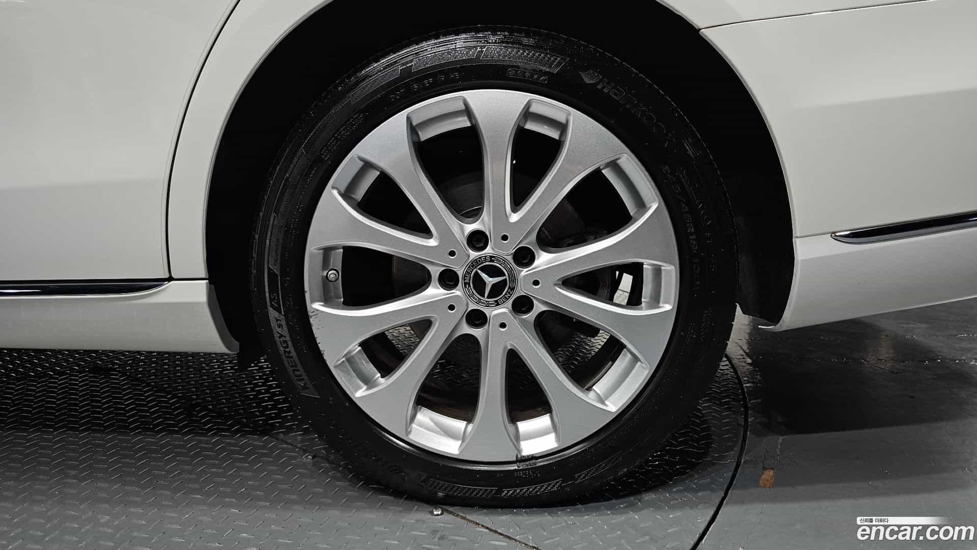 E-Class Mercedes-Benz 2019.8-OUTER-031
