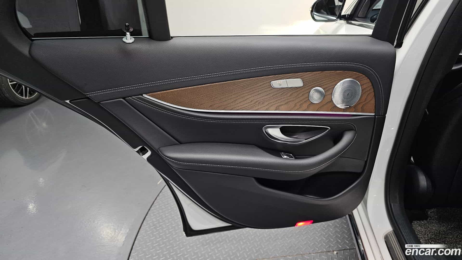 E-Class Mercedes-Benz 2019.8-INNER-035