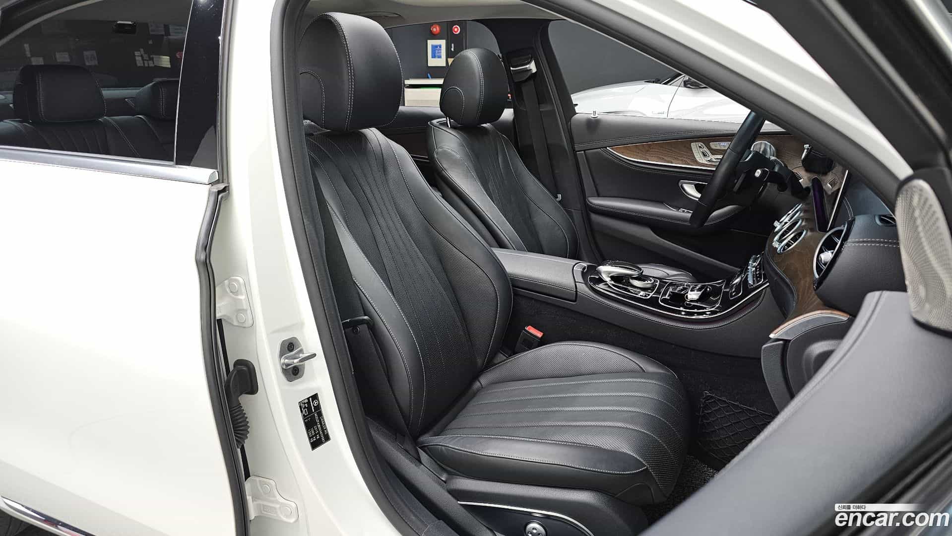 E-Class Mercedes-Benz 2019.8-INNER-036