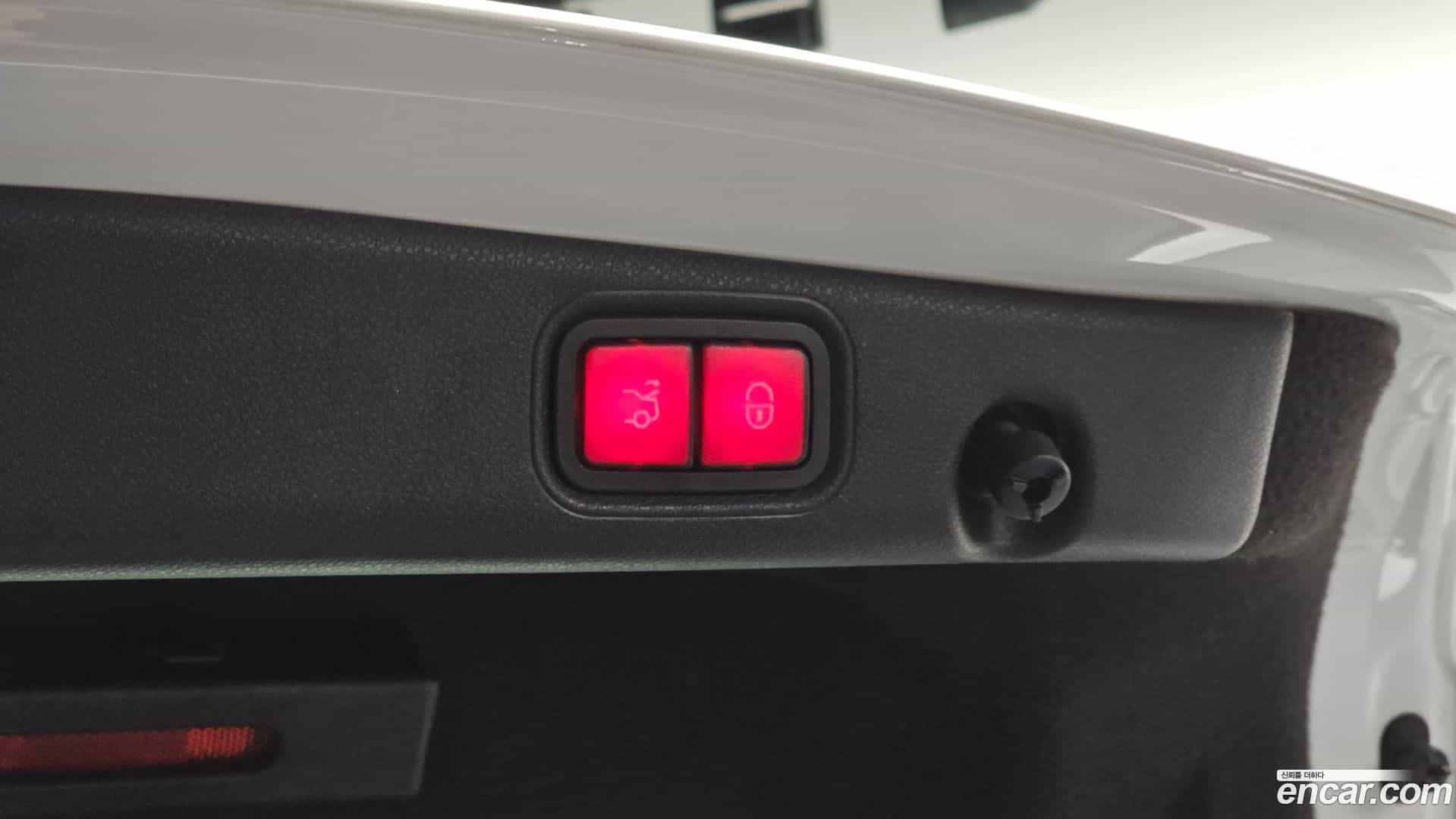 E-Class Mercedes-Benz 2019.8-OPTION-044