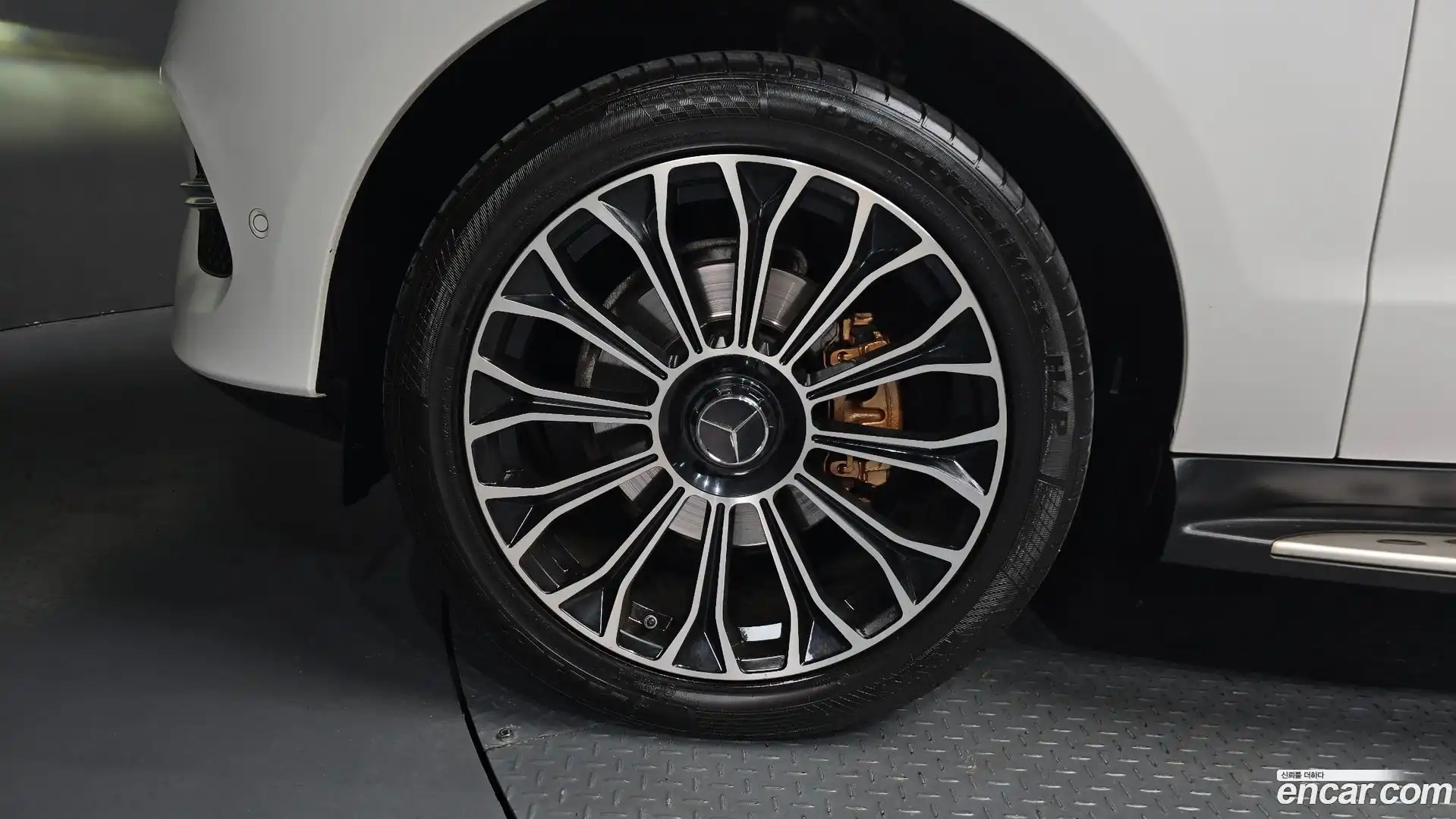 GLE-Class Mercedes-Benz 2018.10-OUTER-005