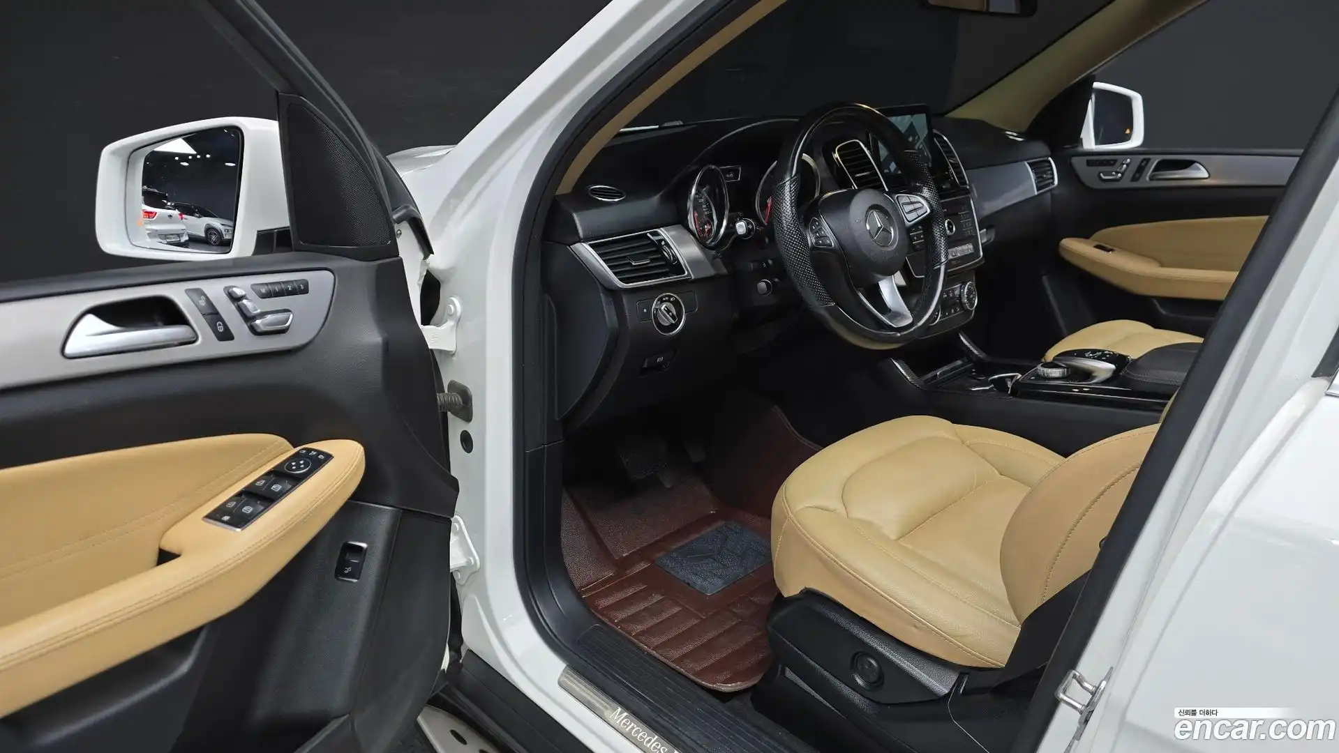 GLE-Class Mercedes-Benz 2018.10-INNER-010