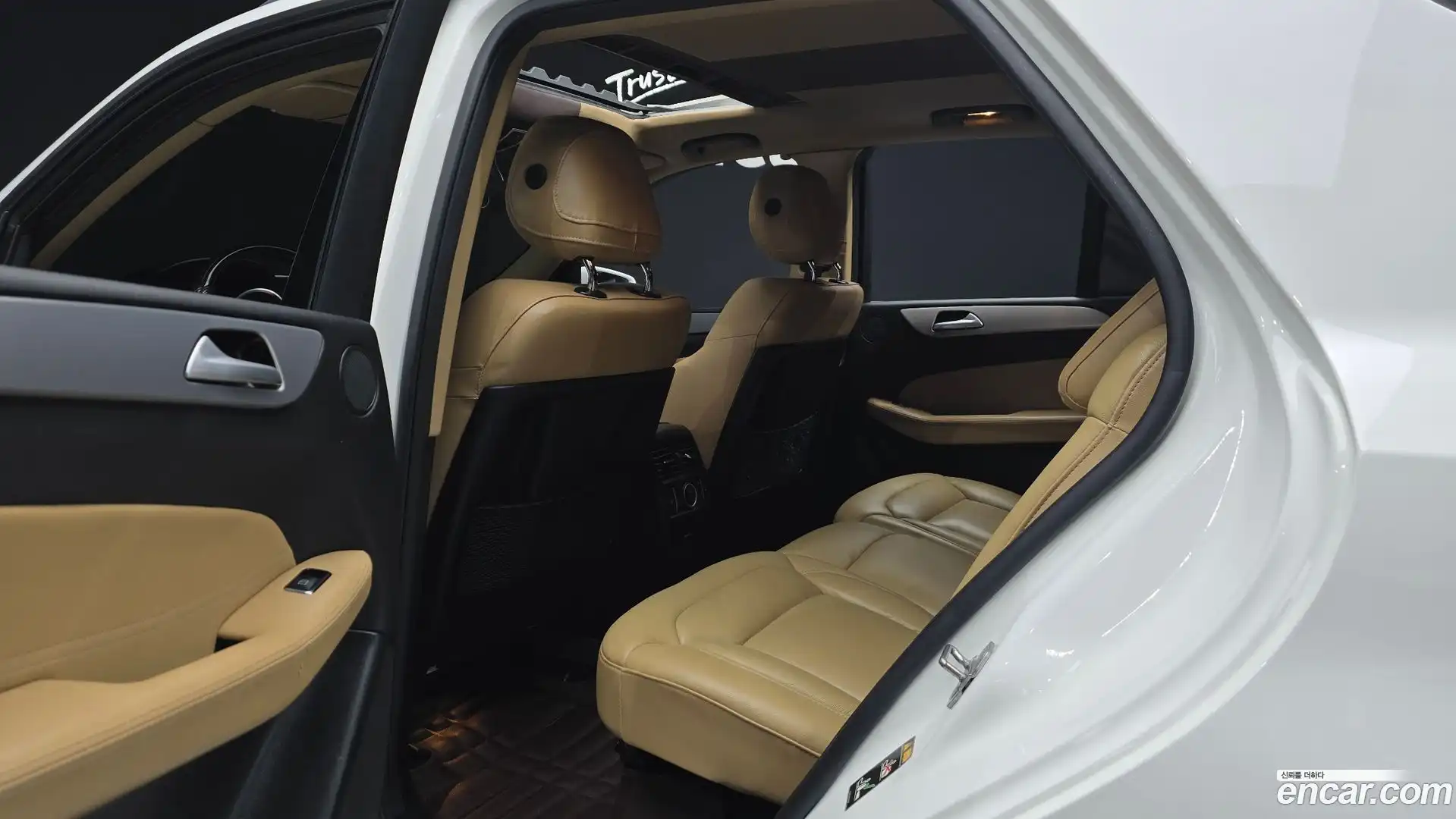 GLE-Class Mercedes-Benz 2018.10-OPTION-015