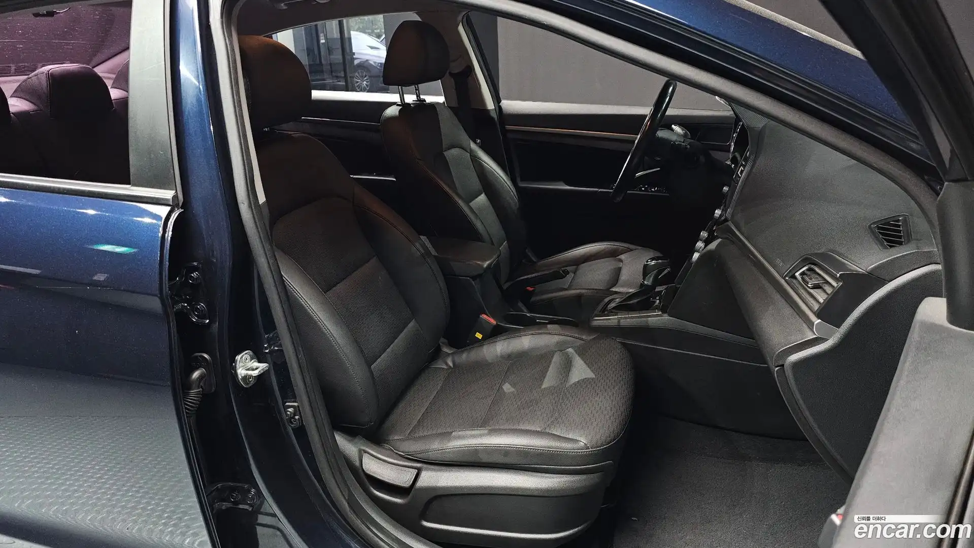 AVANTE Hyundai 2019.10-INNER-036