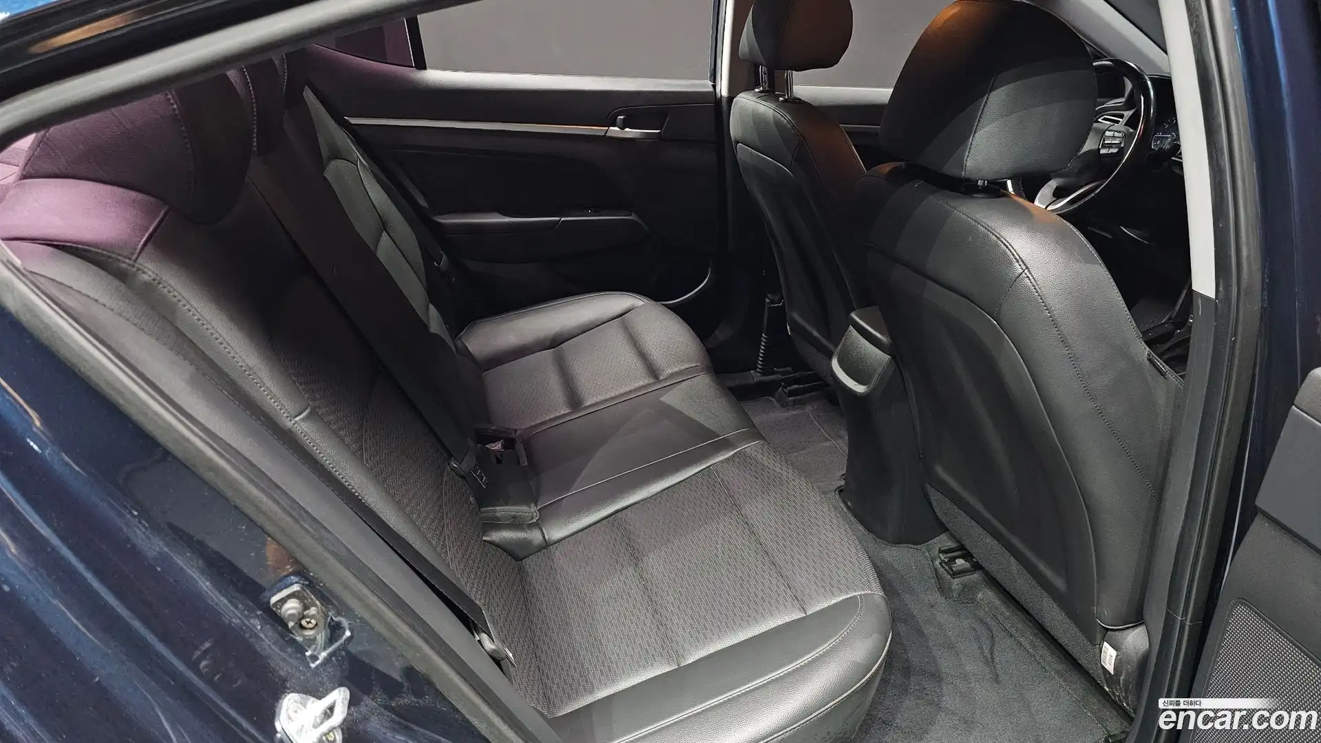 AVANTE Hyundai 2019.10-OPTION-045