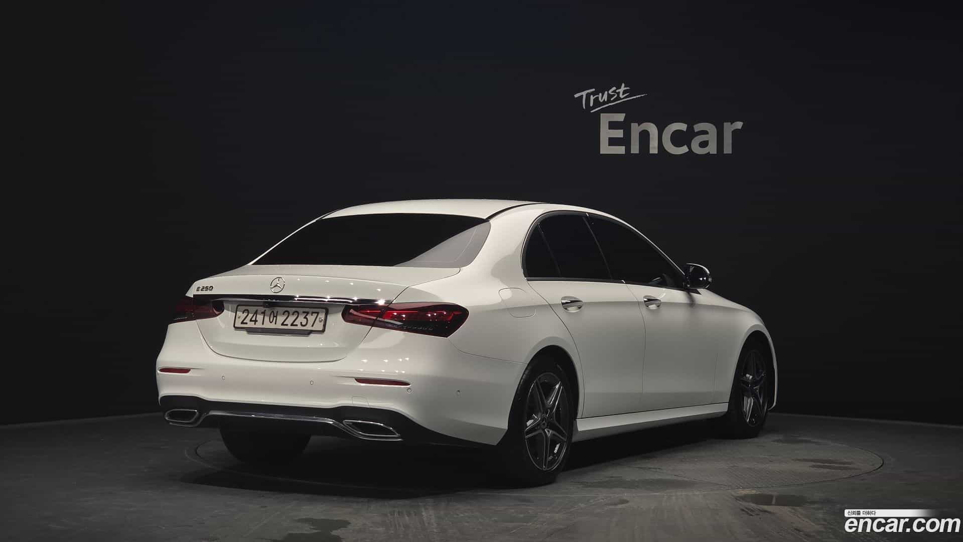 E-Class Mercedes-Benz 2022.11-OUTER-002