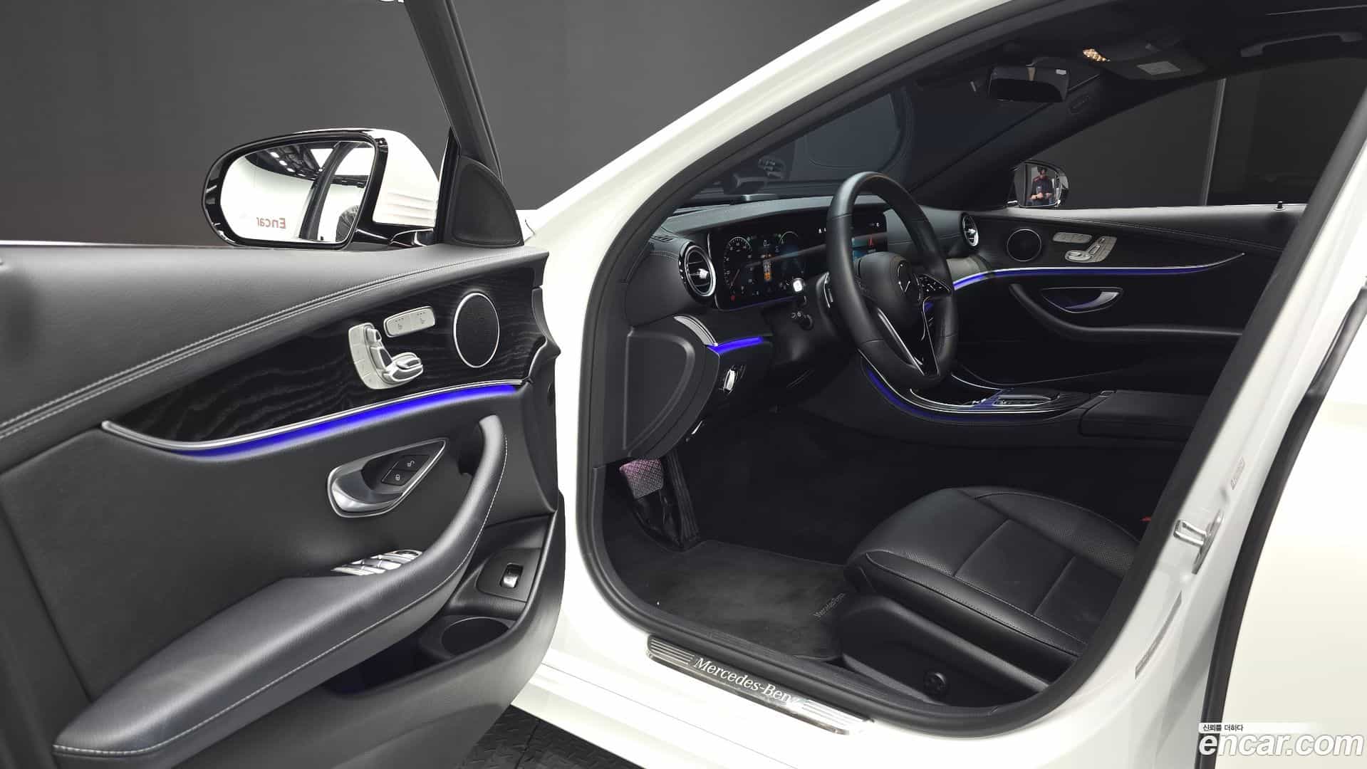 E-Class Mercedes-Benz 2022.11-INNER-010