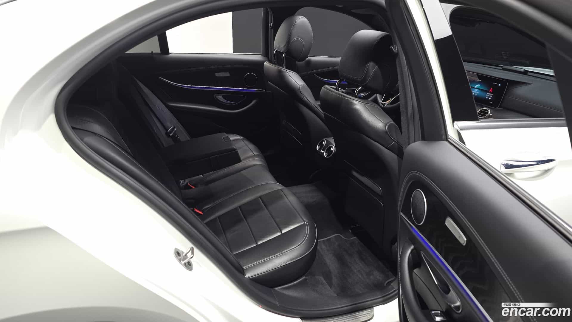 E-Class Mercedes-Benz 2022.11-OPTION-015