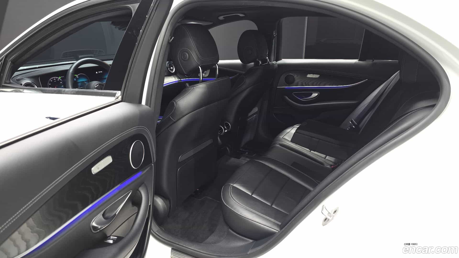 E-Class Mercedes-Benz 2022.11-OPTION-016