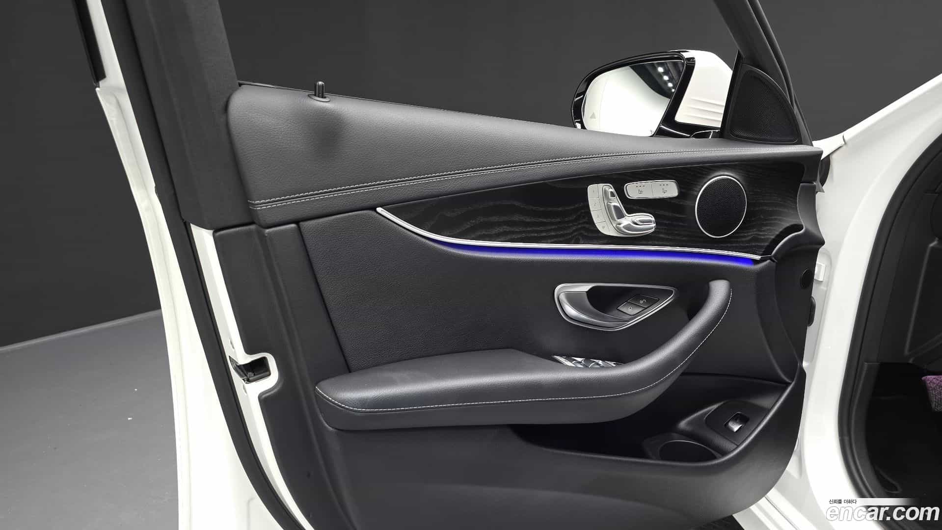 E-Class Mercedes-Benz 2022.11-INNER-034