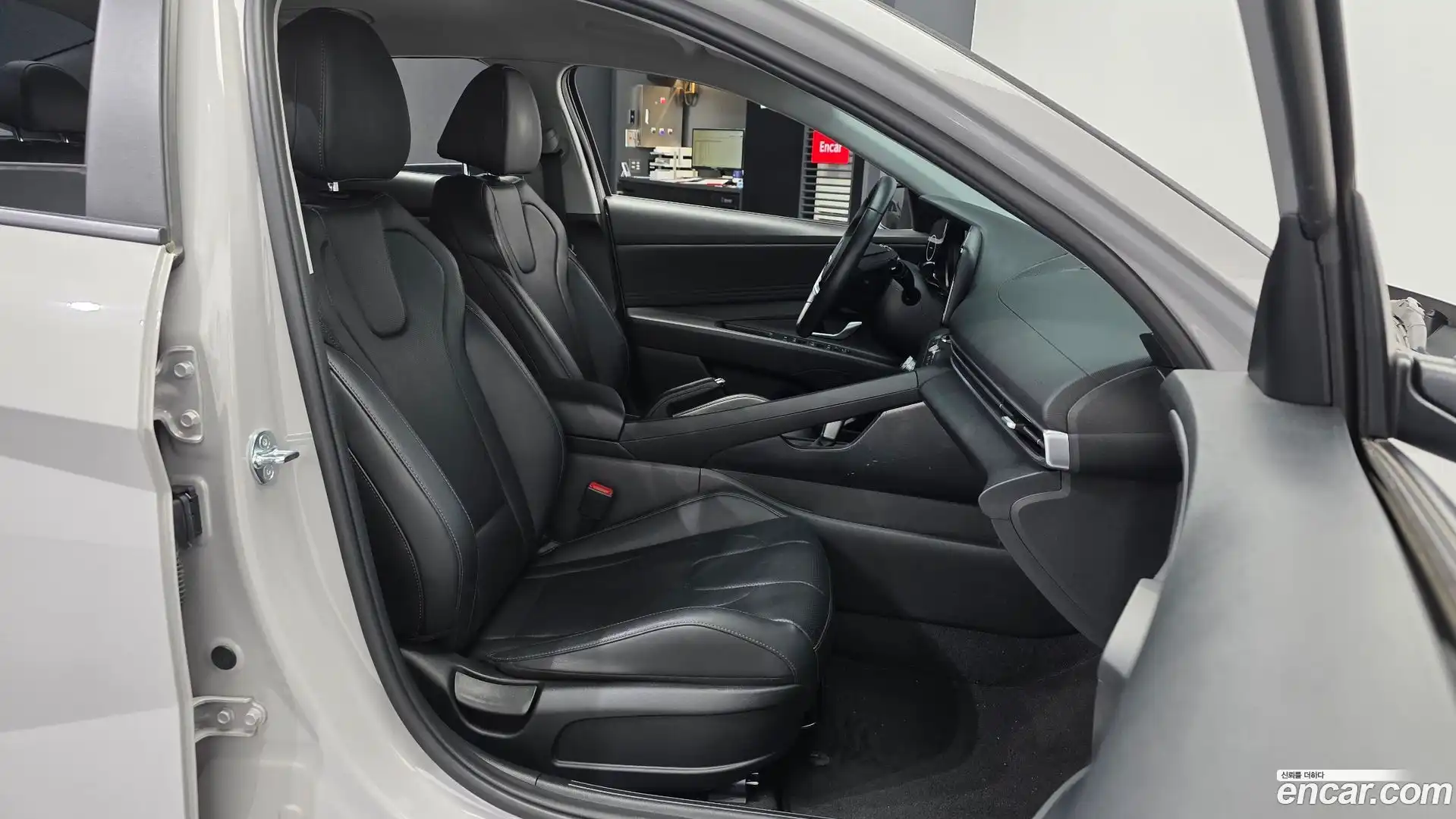 AVANTE Hyundai 2022.10-OPTION-015