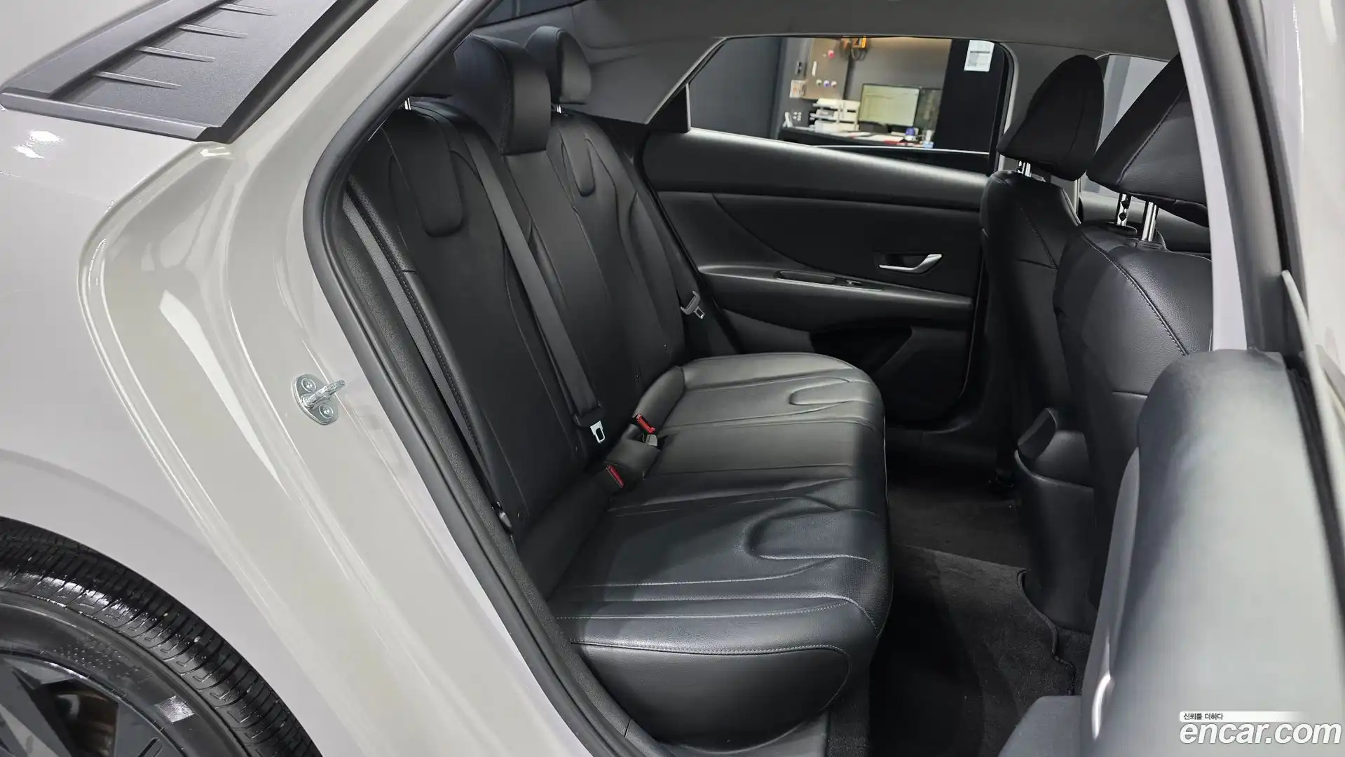 AVANTE Hyundai 2022.10-OPTION-016