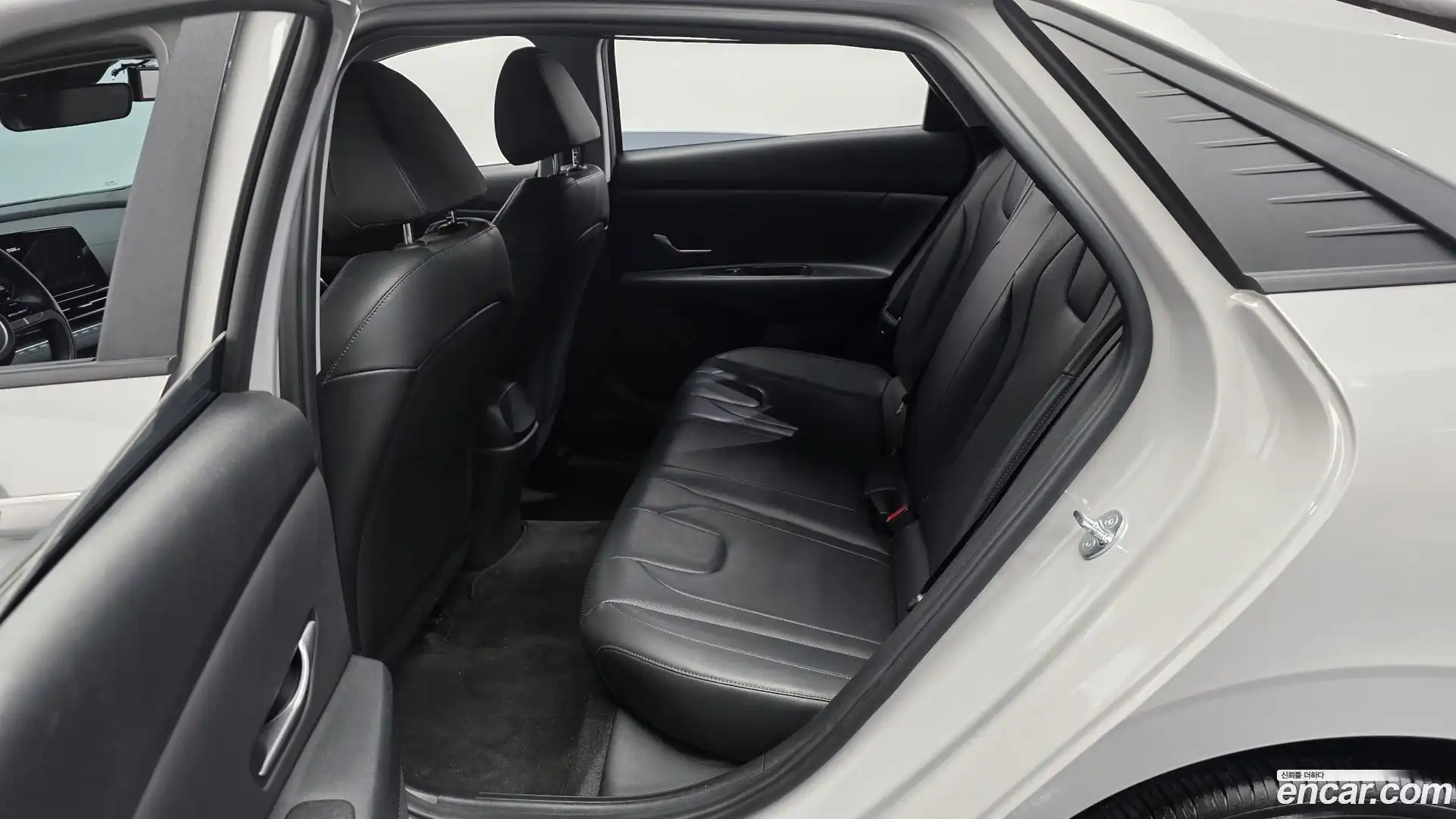 AVANTE Hyundai 2022.10-INNER-036