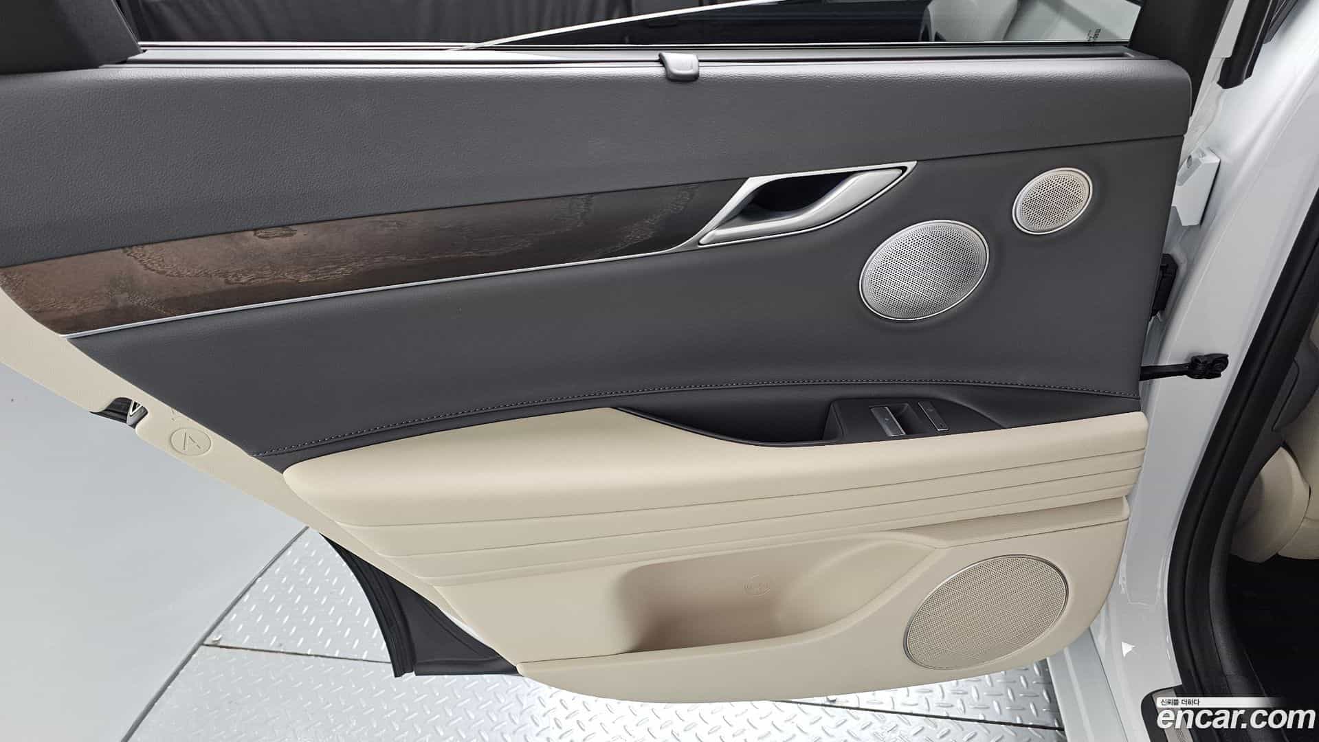 G80 Genesis 2021.3-INNER-035