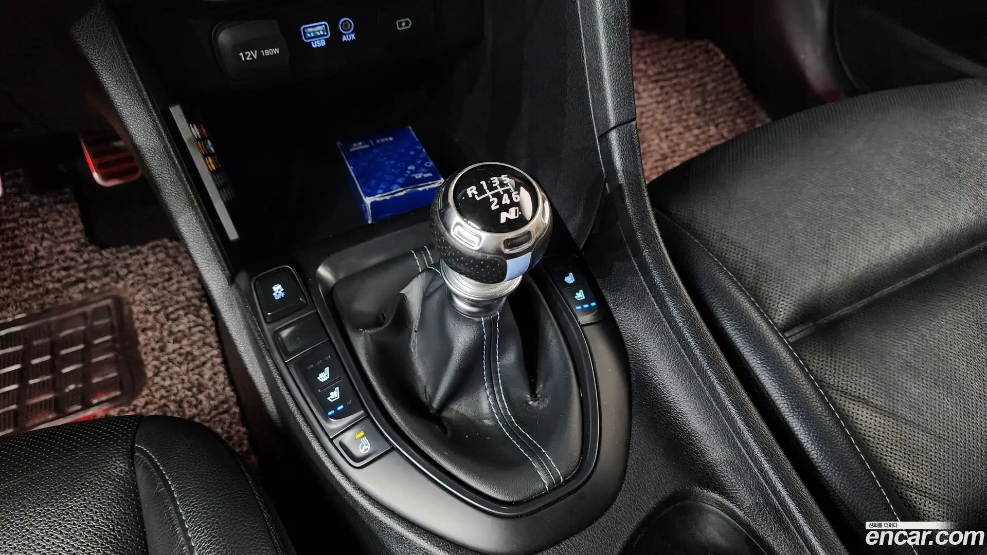 Veloster Hyundai 2018.9-INNER-009