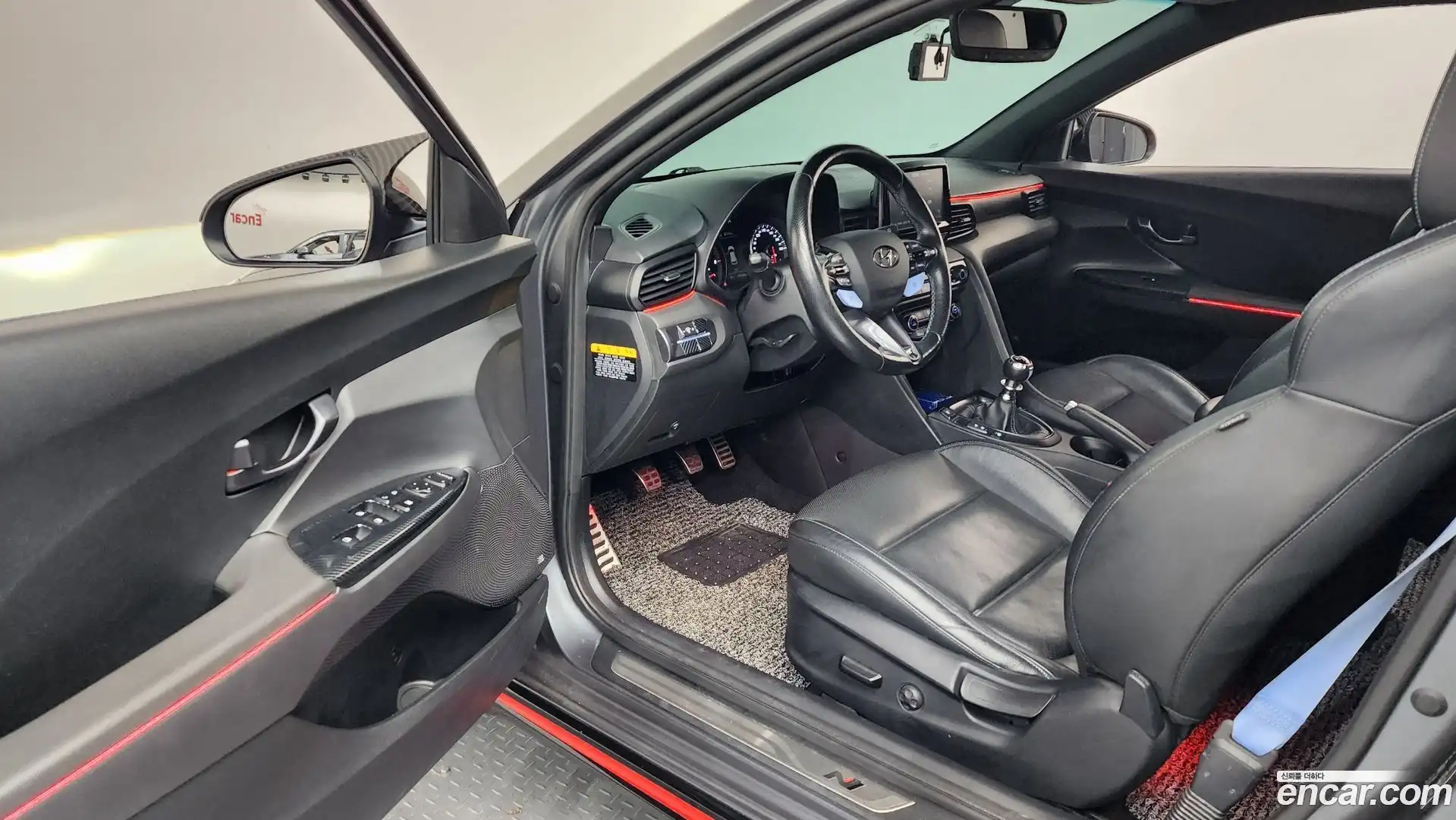 Veloster Hyundai 2018.9-INNER-010