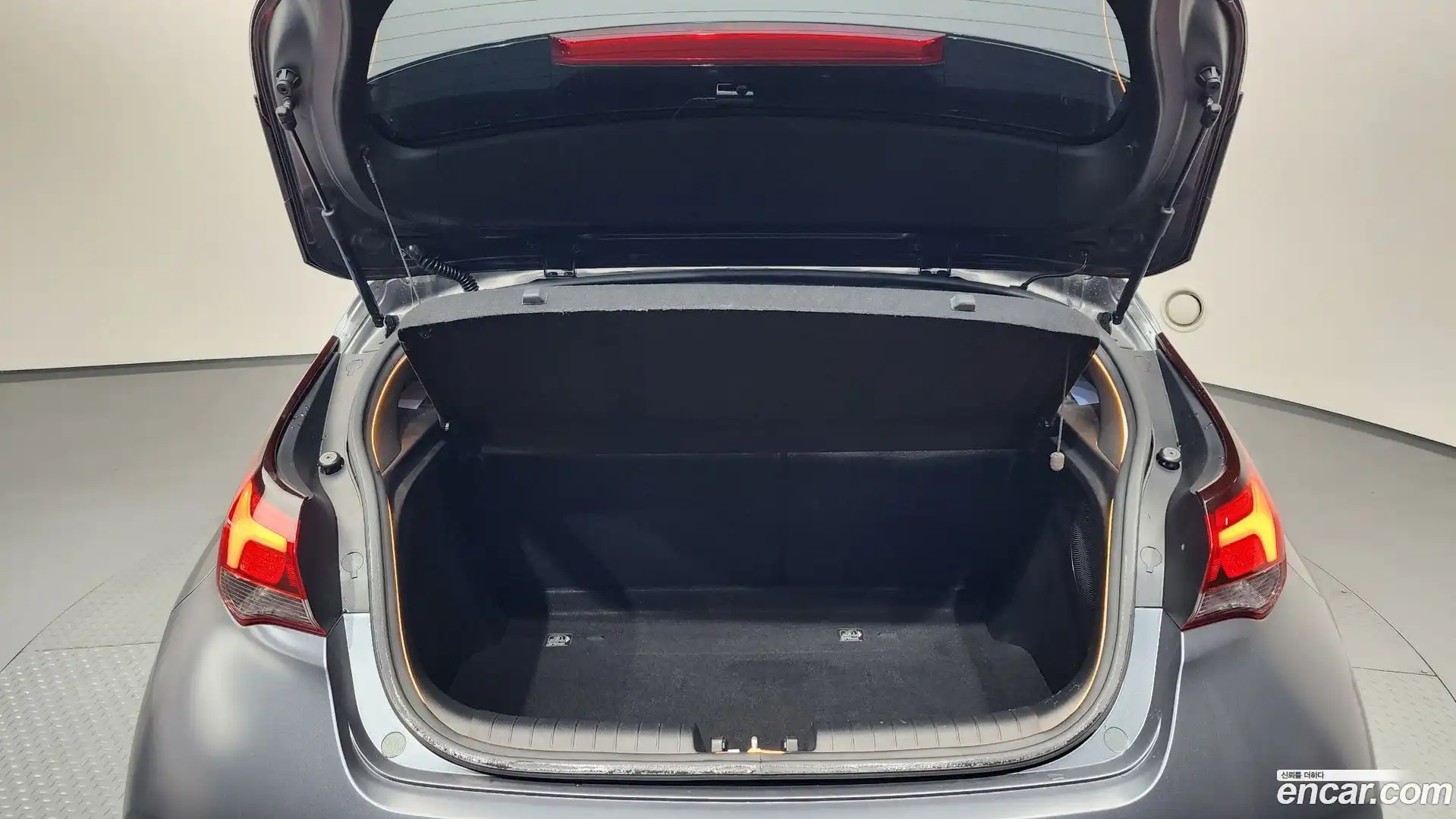 Veloster Hyundai 2018.9-OPTION-022