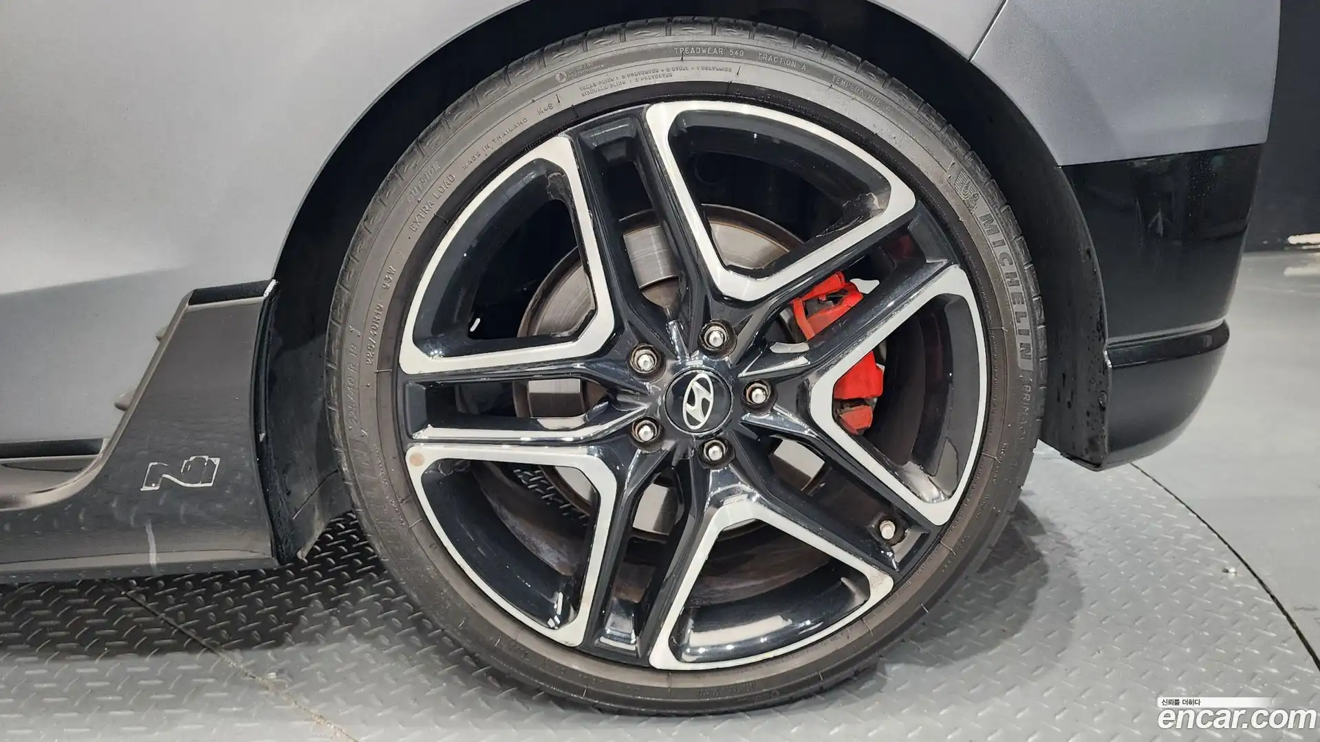 Veloster Hyundai 2018.9-OUTER-031