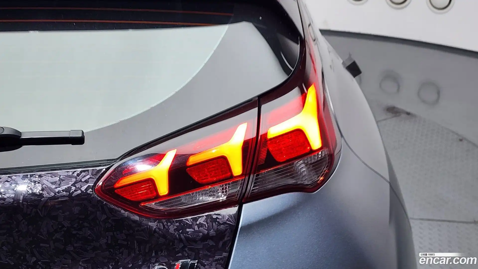 Veloster Hyundai 2018.9-OUTER-033