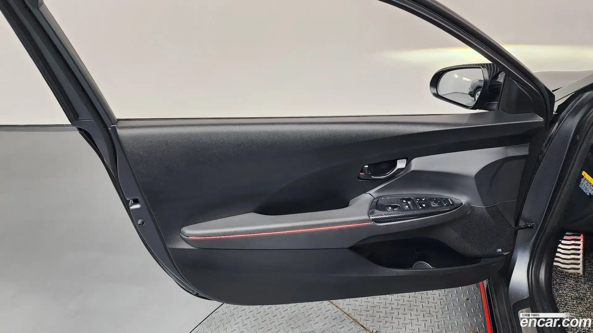 Veloster Hyundai 2018.9-INNER-035